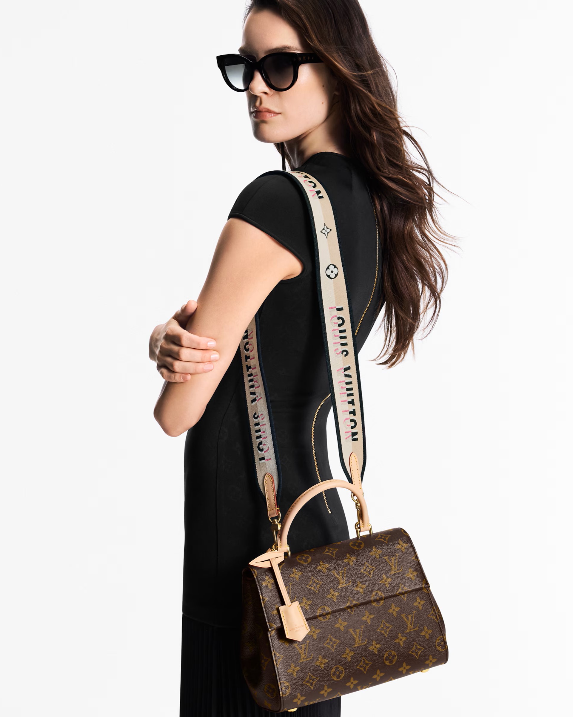 Túi đeo chéo nữ Louis Vuitton Cluny BB Monogram Canvas 5