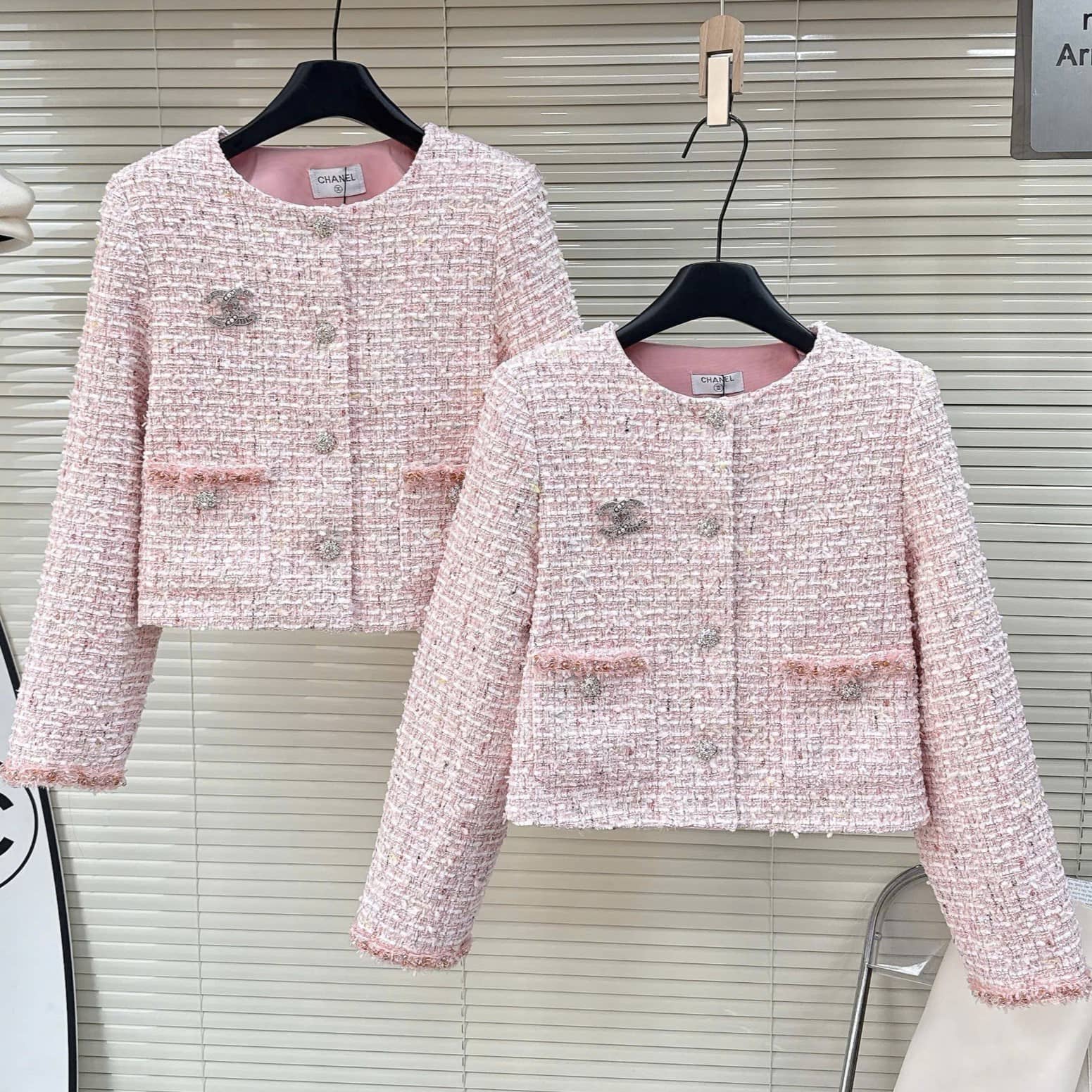 Áo khoác dạ vải tweed nữ Chanel hồng 6