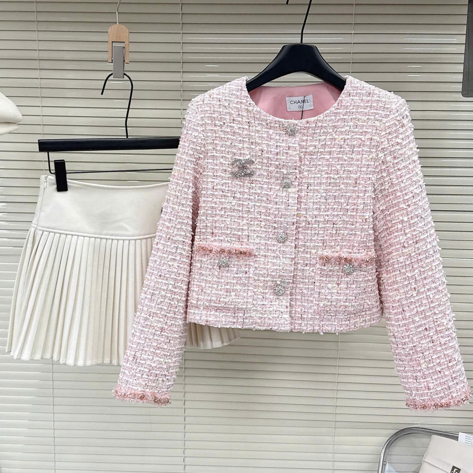 Áo khoác dạ vải tweed nữ Chanel hồng 8