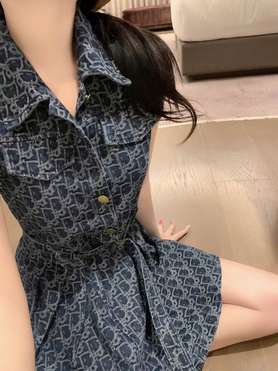 Áo đầm sát nách Dior dáng xòe 2