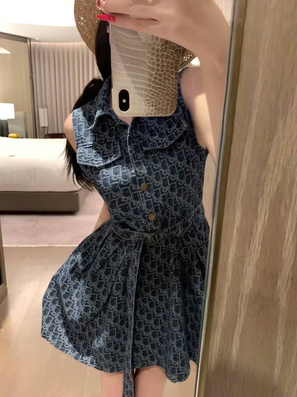 Áo đầm sát nách Dior dáng xòe 6