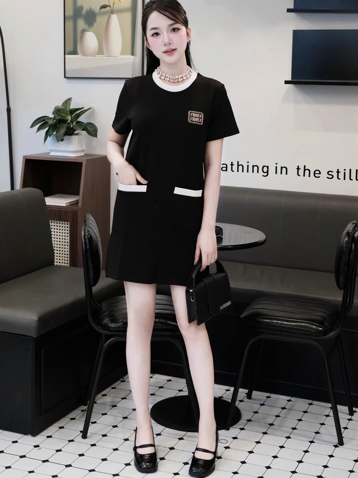 Áo đầm Miu Miu dáng suông cổ tròn 1