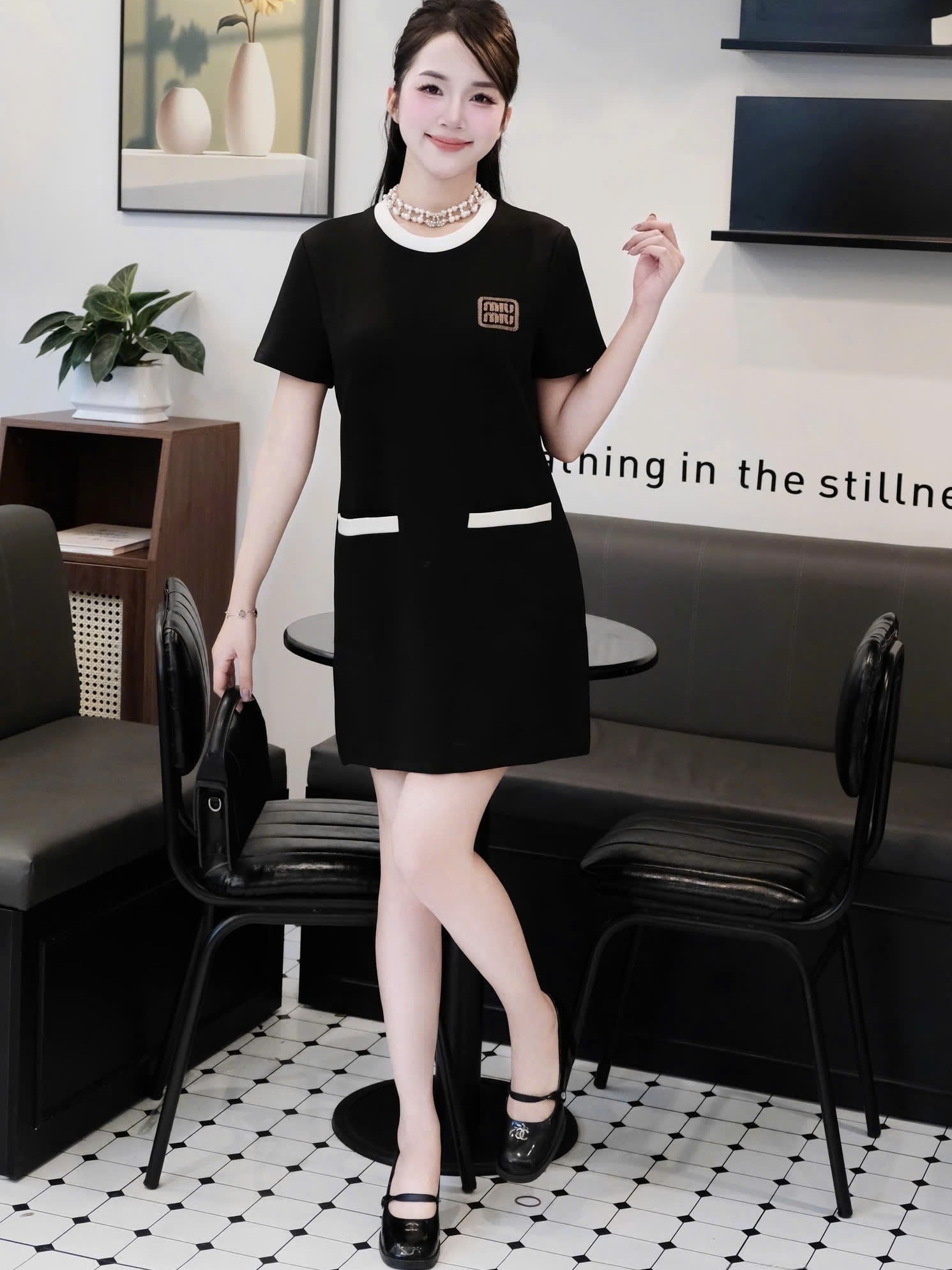 Áo đầm Miu Miu dáng suông cổ tròn 5