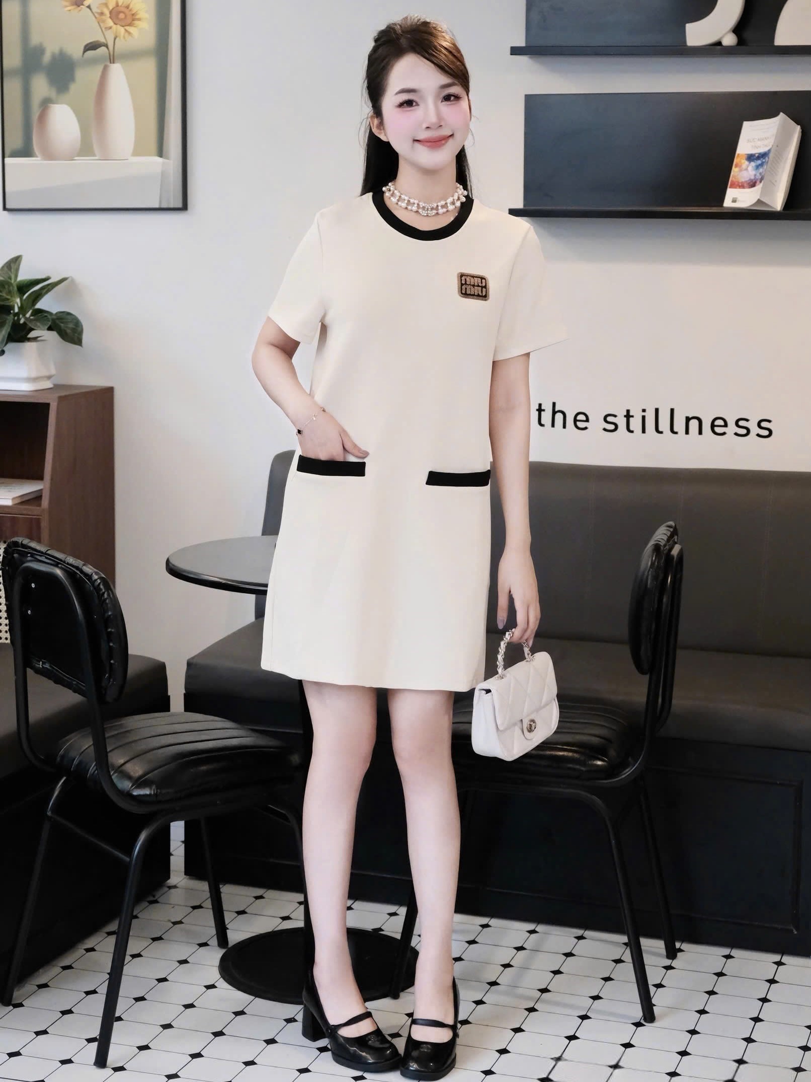 Áo đầm Miu Miu dáng suông cổ tròn 9
