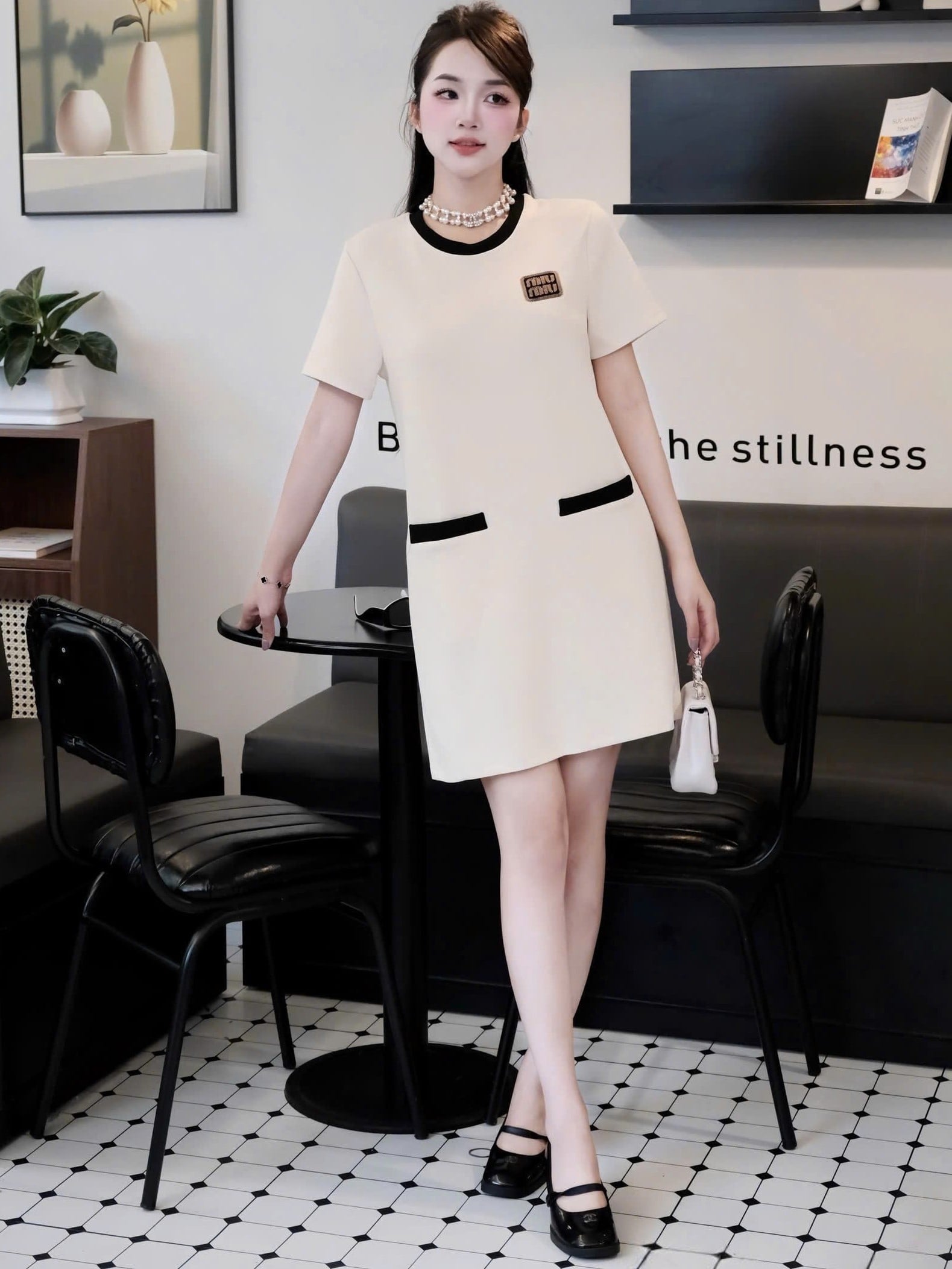 Áo đầm Miu Miu dáng suông cổ tròn 13