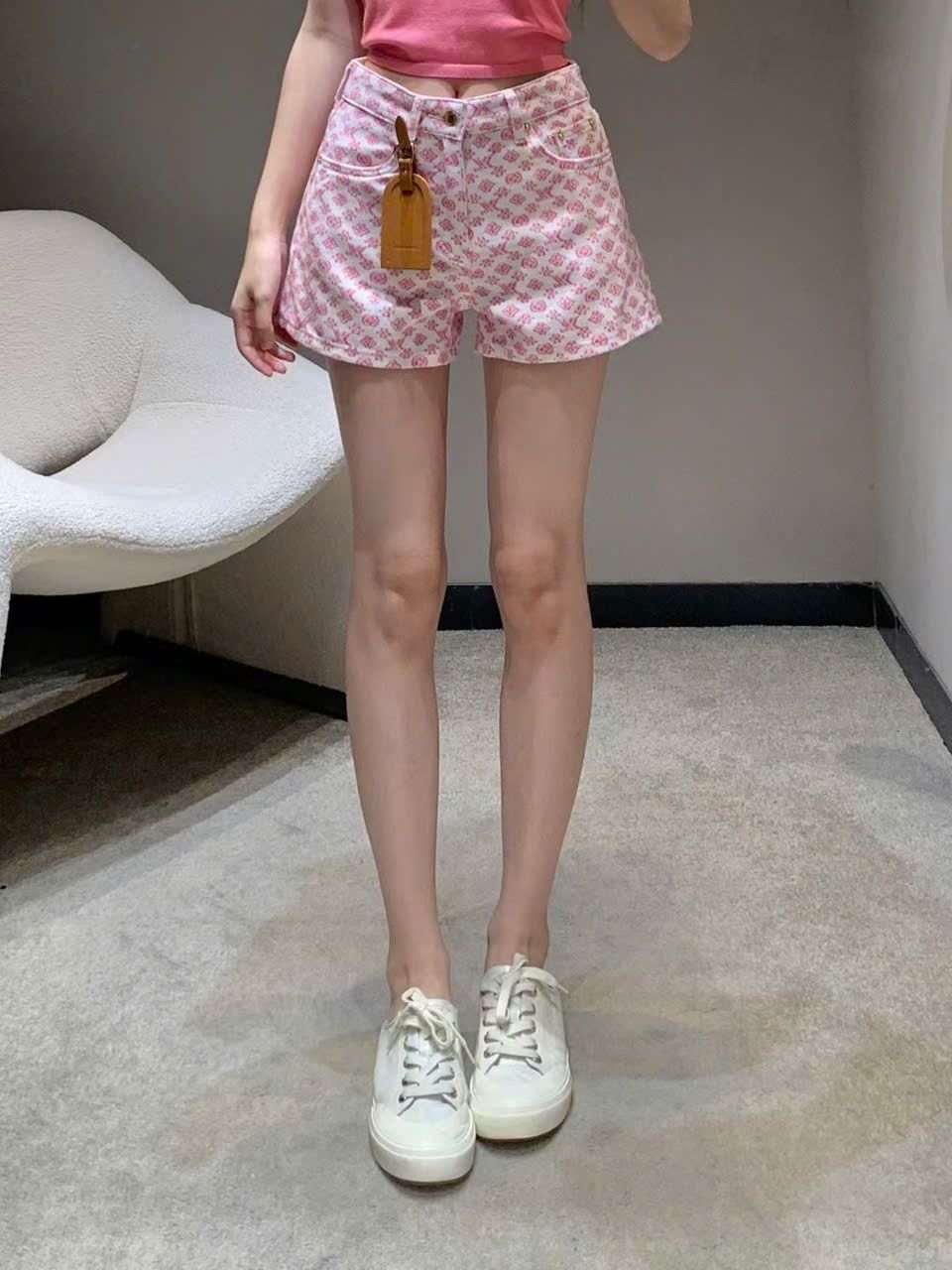 Quần short ngắn hồng thời trang LV 2