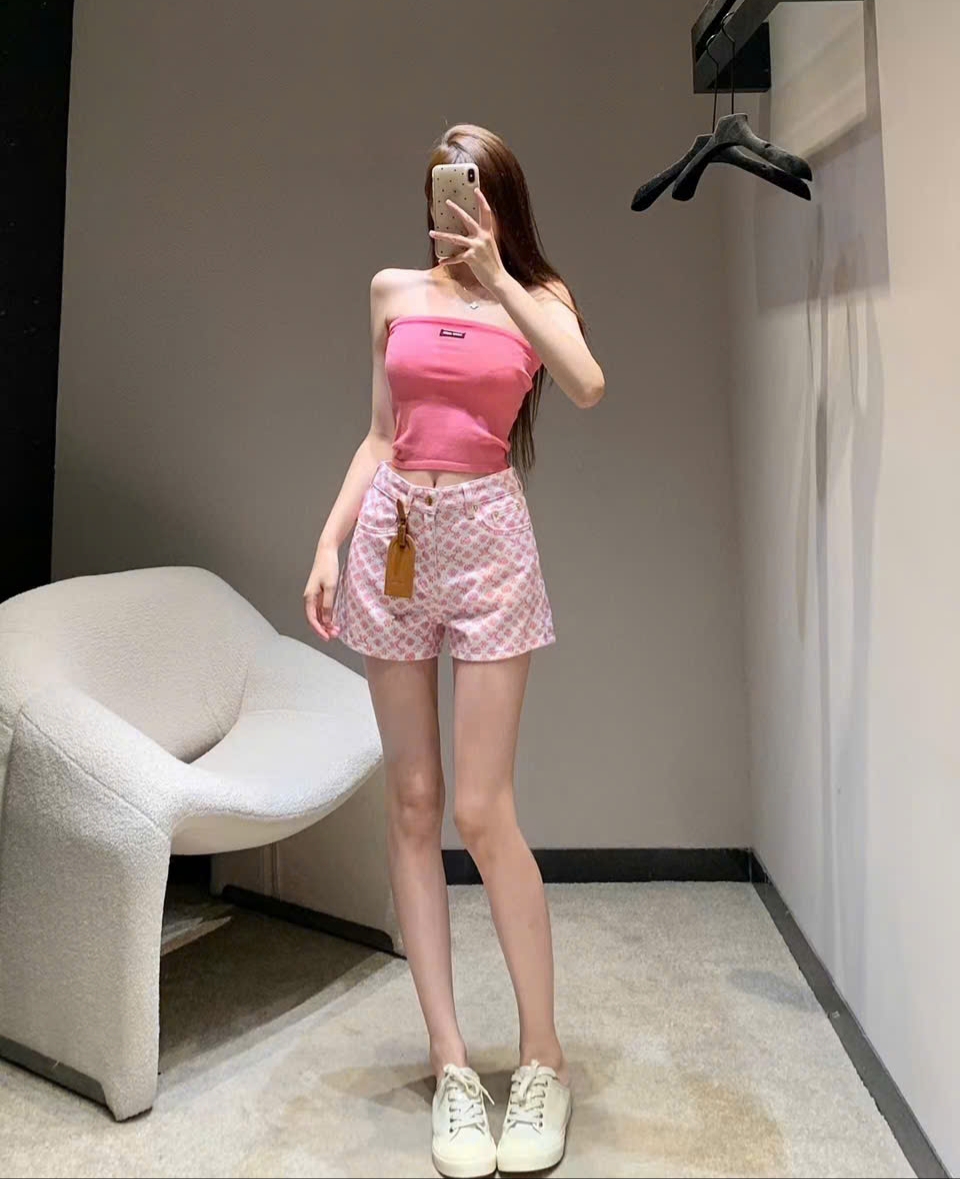 Quần short ngắn hồng thời trang LV 5