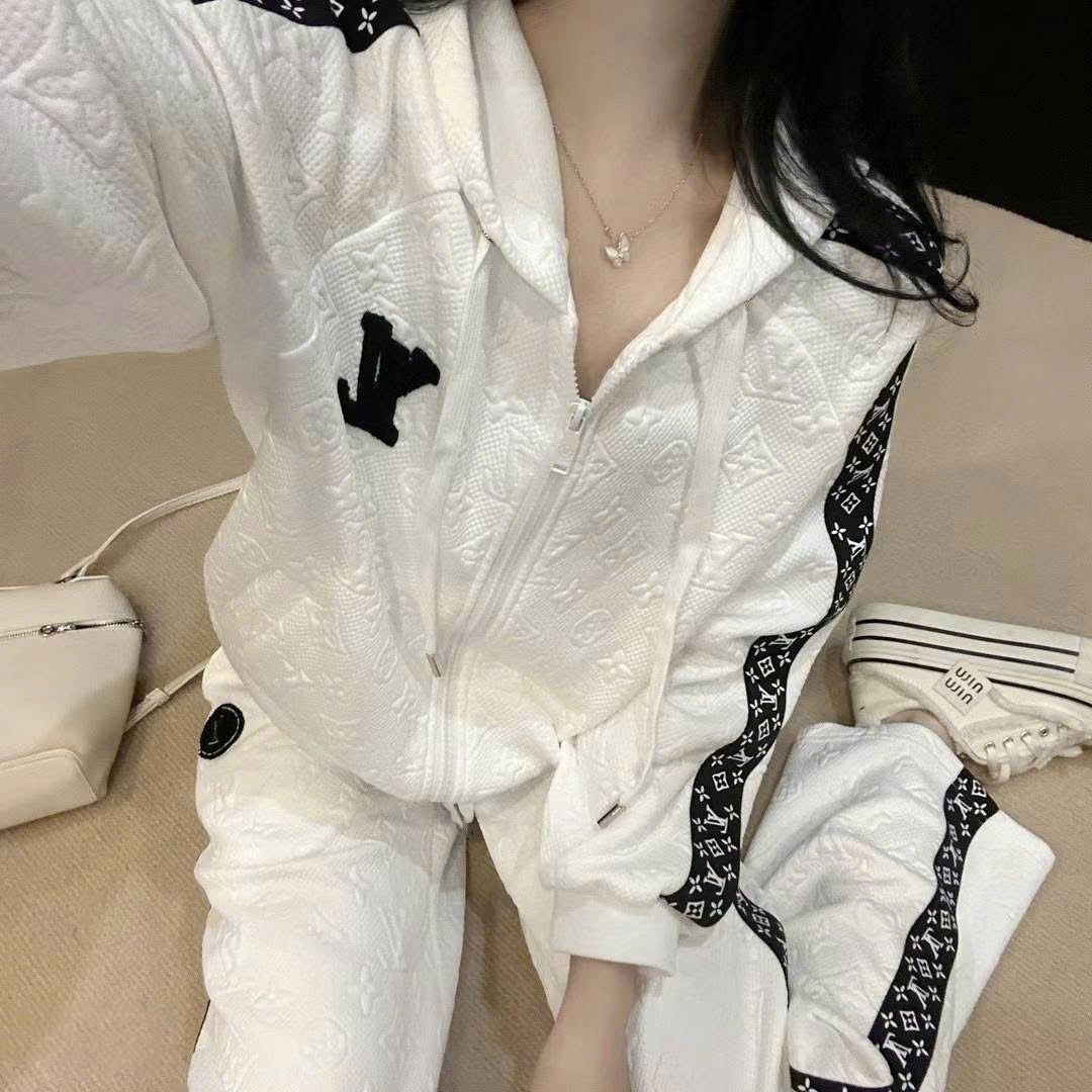 Combo bộ áo quần dài LV phối màu đen trắng 1