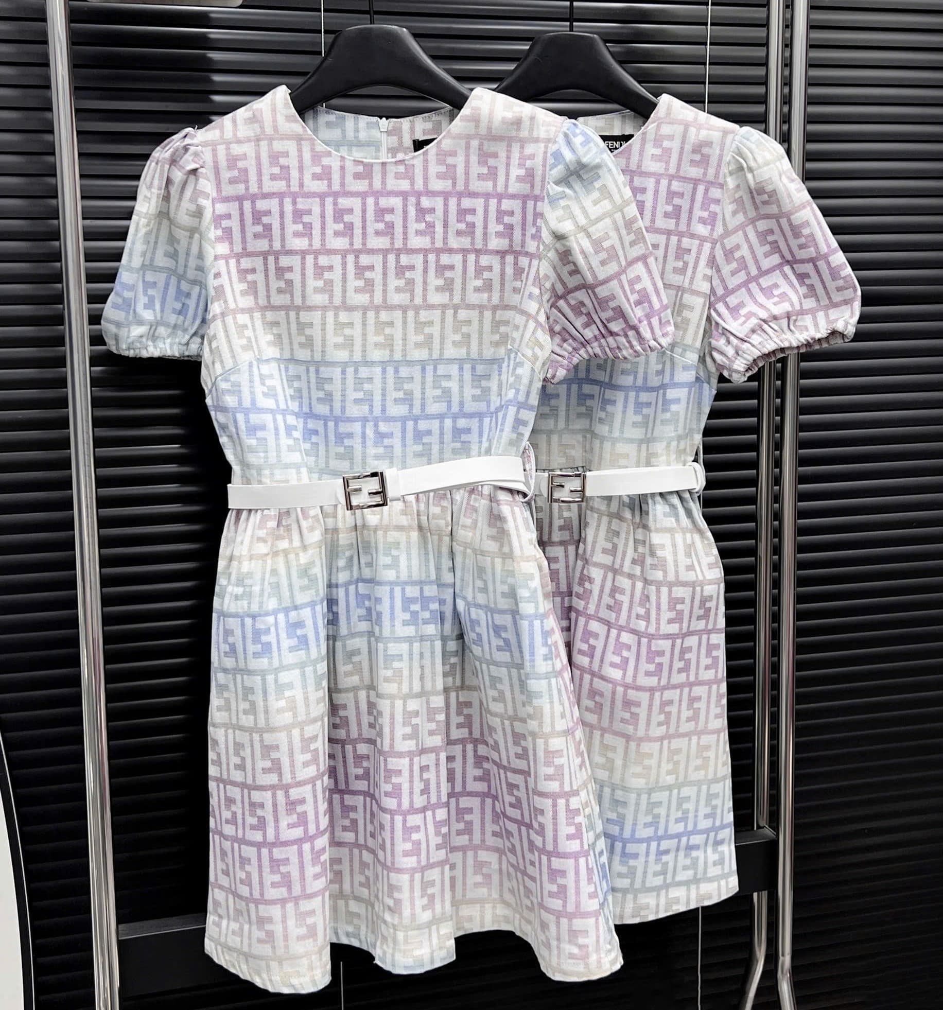 Áo đầm Fendi kèm thắt lưng màu loang tím 2