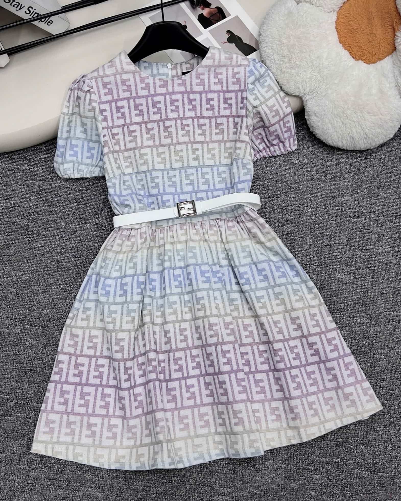 Áo đầm Fendi kèm thắt lưng màu loang tím 1