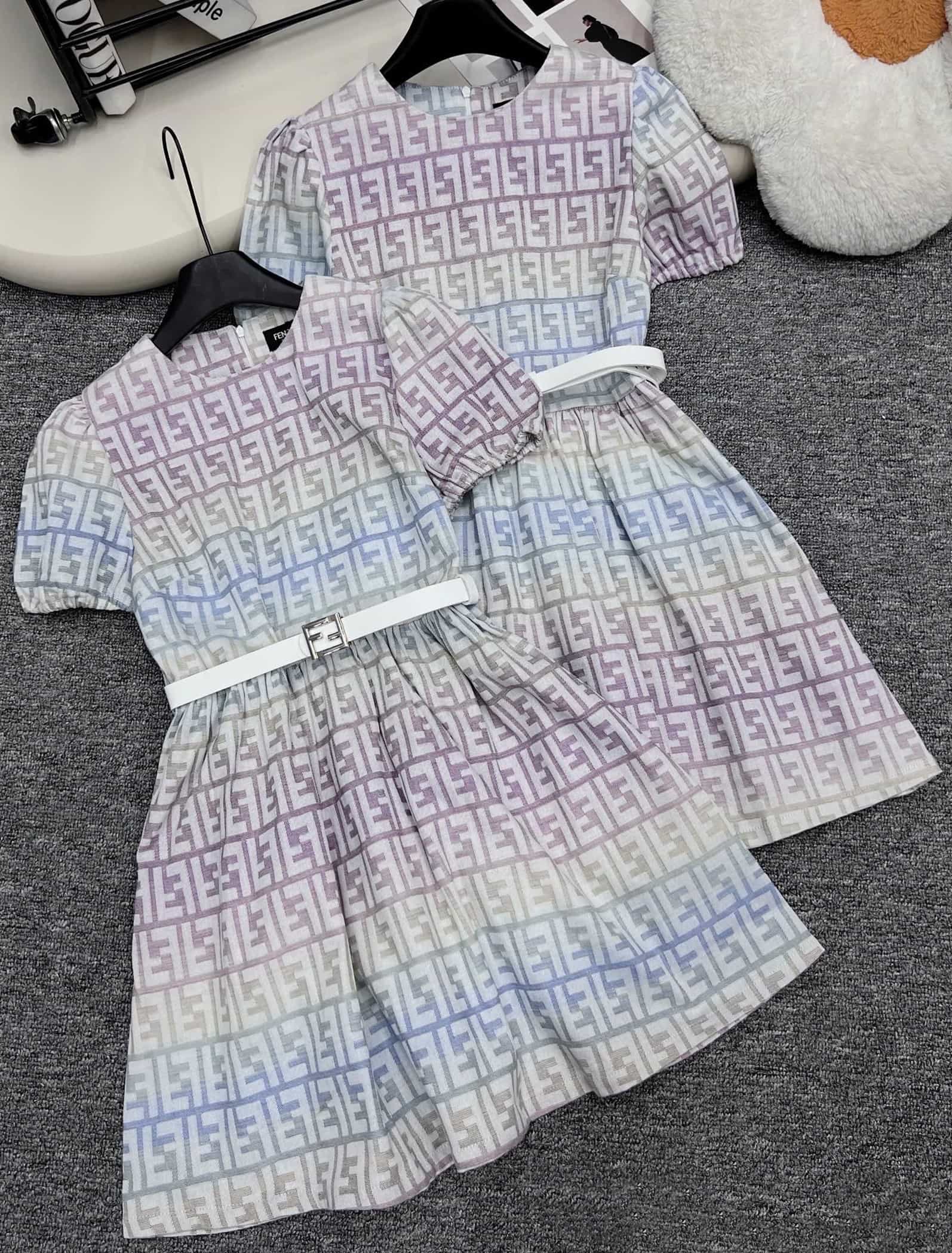 Áo đầm Fendi kèm thắt lưng màu loang tím 3