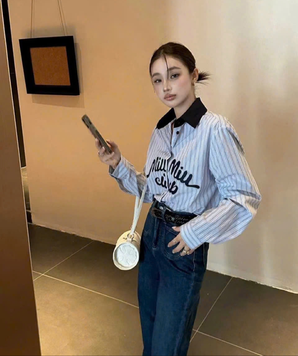 Áo nữ tay dài cổ bẻ Miu Miu 9