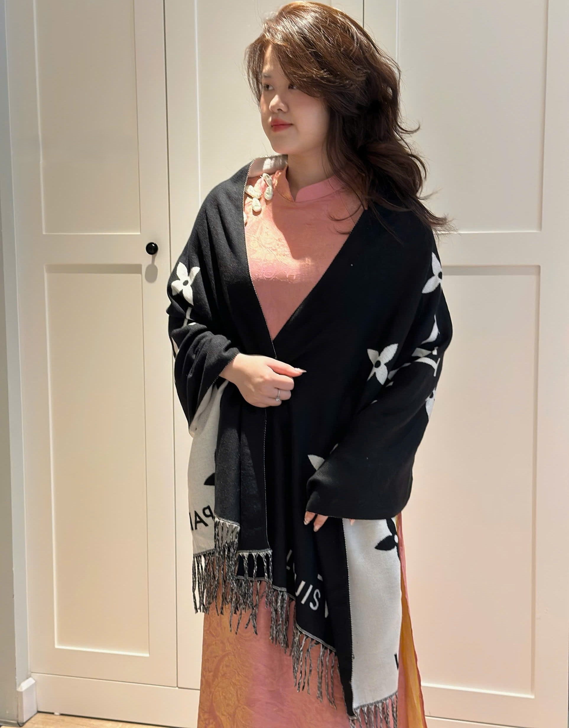 Khăn Quàng Cổ dài nữ LV Louis Vuitton Essential Scarf Các Loại 2