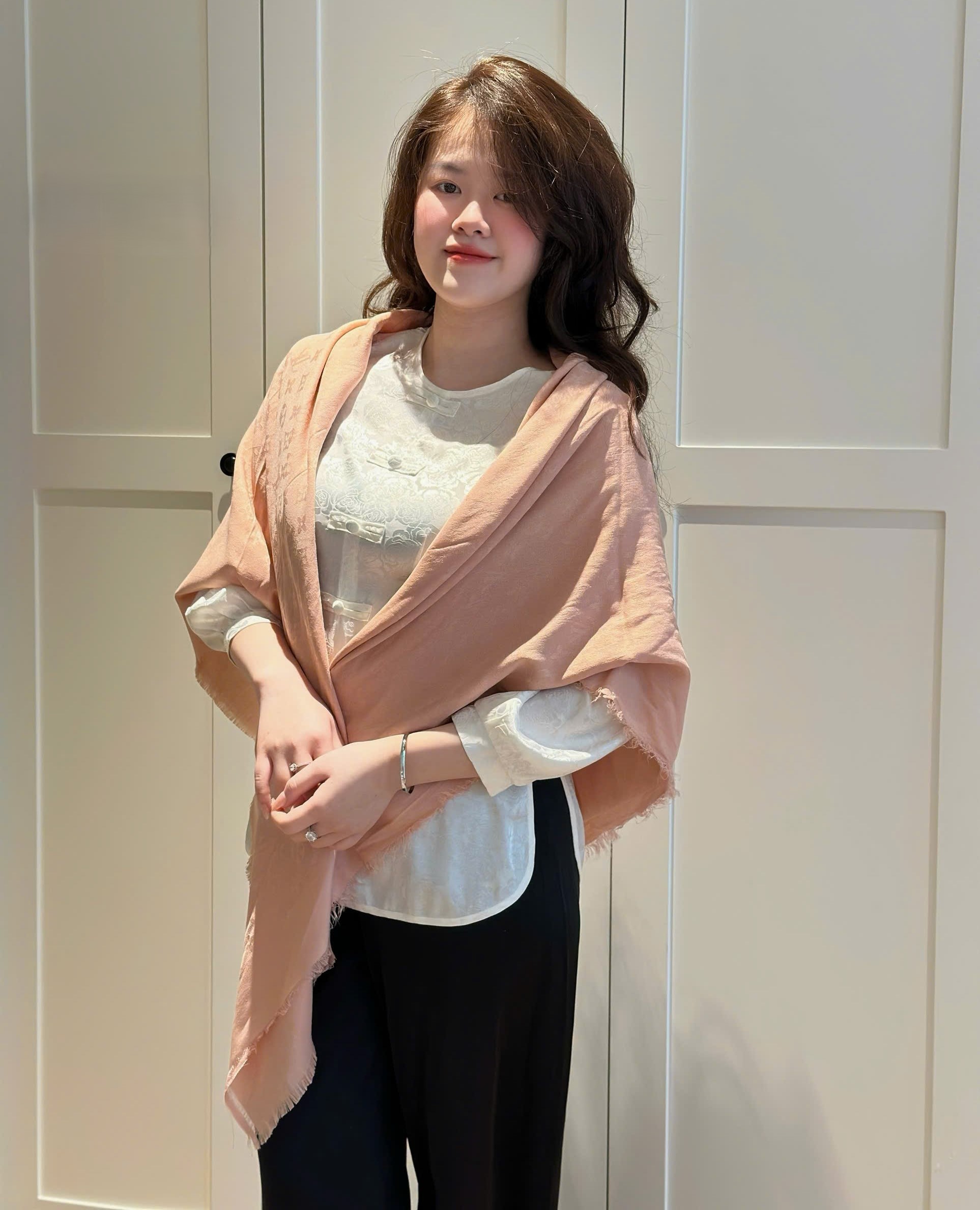 Khăn Quàng Cổ dài nữ LV Louis Vuitton Essential Scarf Các Loại 4