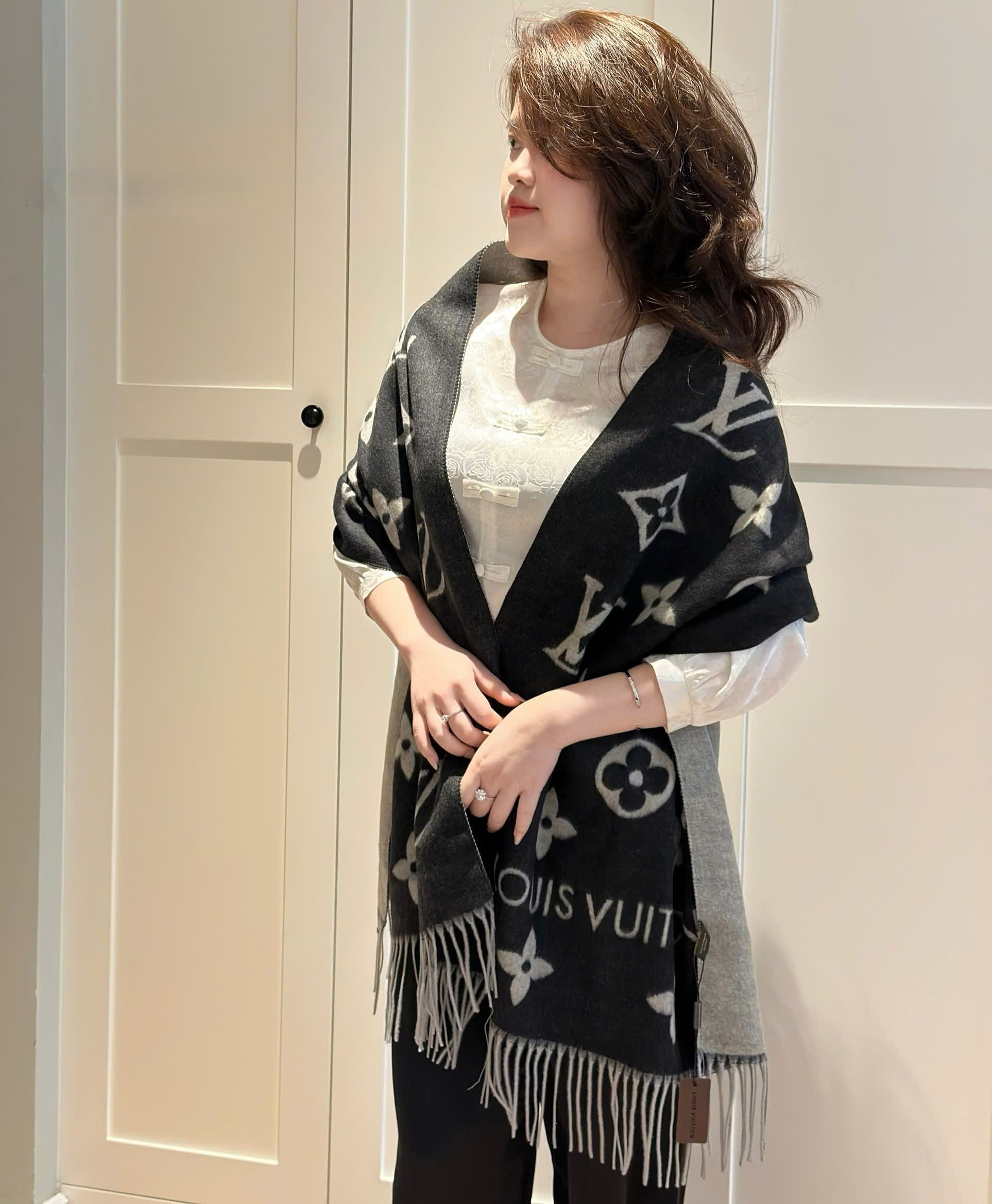 Khăn Quàng Cổ dài nữ LV Louis Vuitton Essential Scarf Các Loại 6