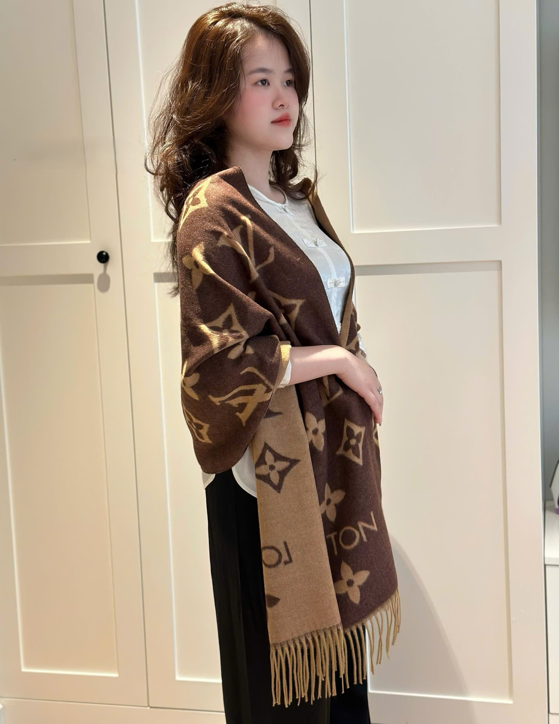 Khăn Quàng Cổ dài nữ LV Louis Vuitton Essential Scarf Các Loại 8