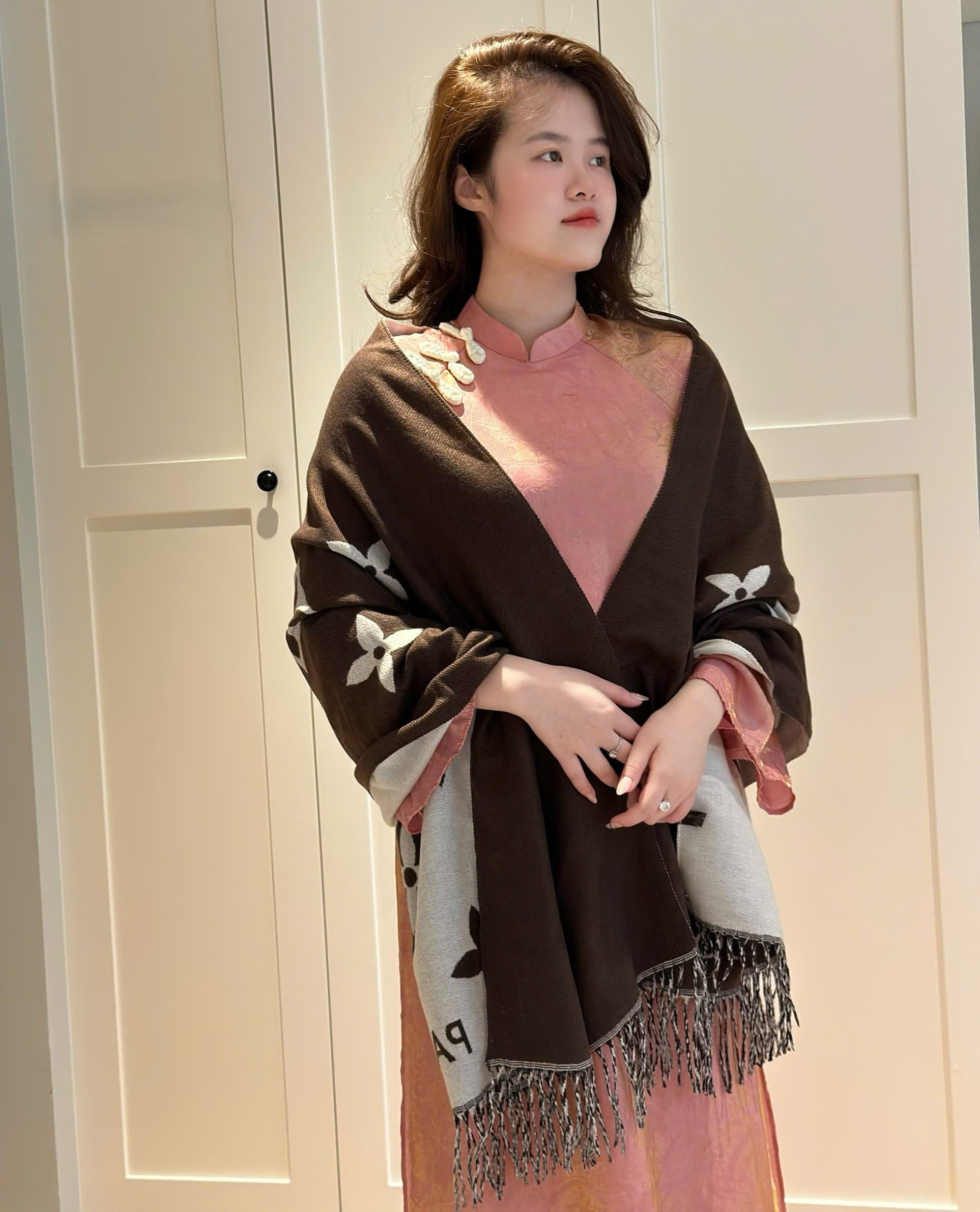 Khăn Quàng Cổ dài nữ LV Louis Vuitton Essential Scarf Các Loại 9