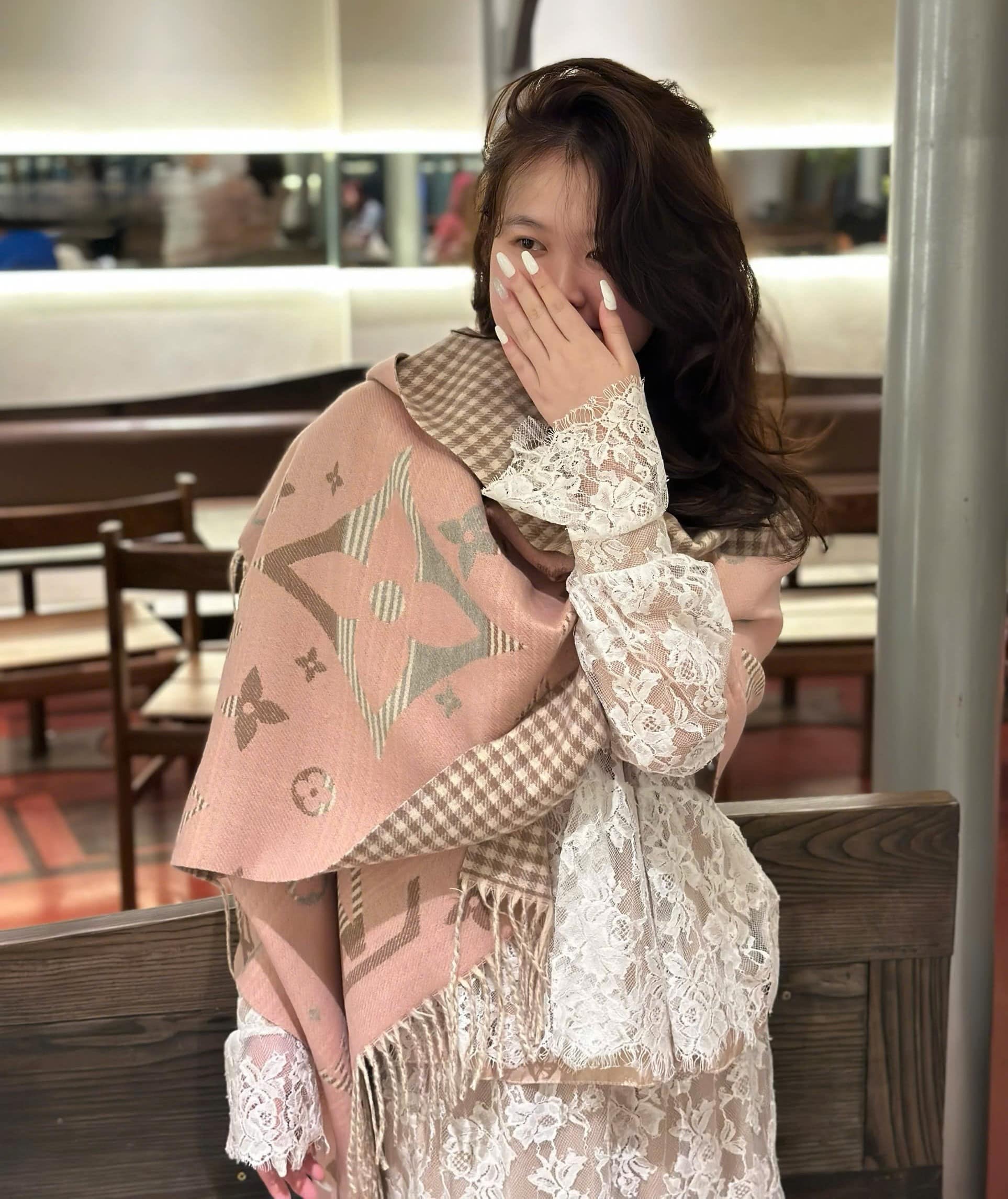 Khăn Quàng Cổ dài nữ LV Louis Vuitton Essential Scarf Các Loại 11