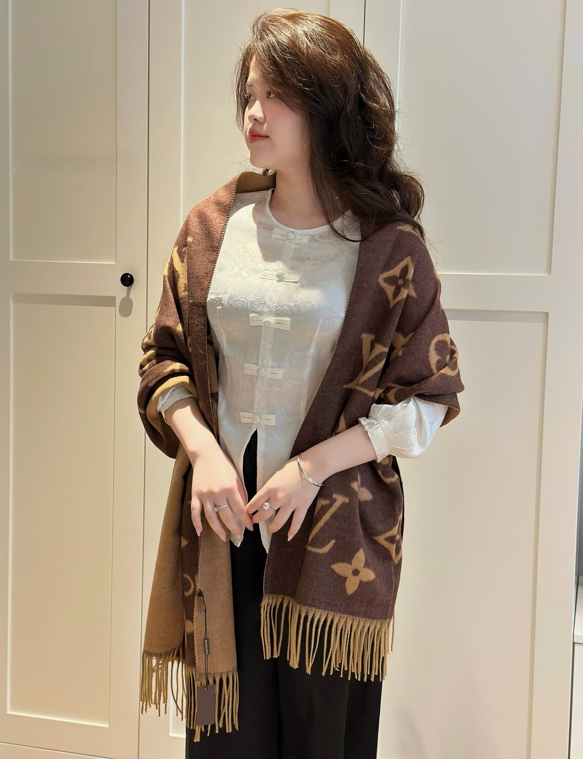 Khăn Quàng Cổ dài nữ LV Louis Vuitton Essential Scarf Các Loại 12