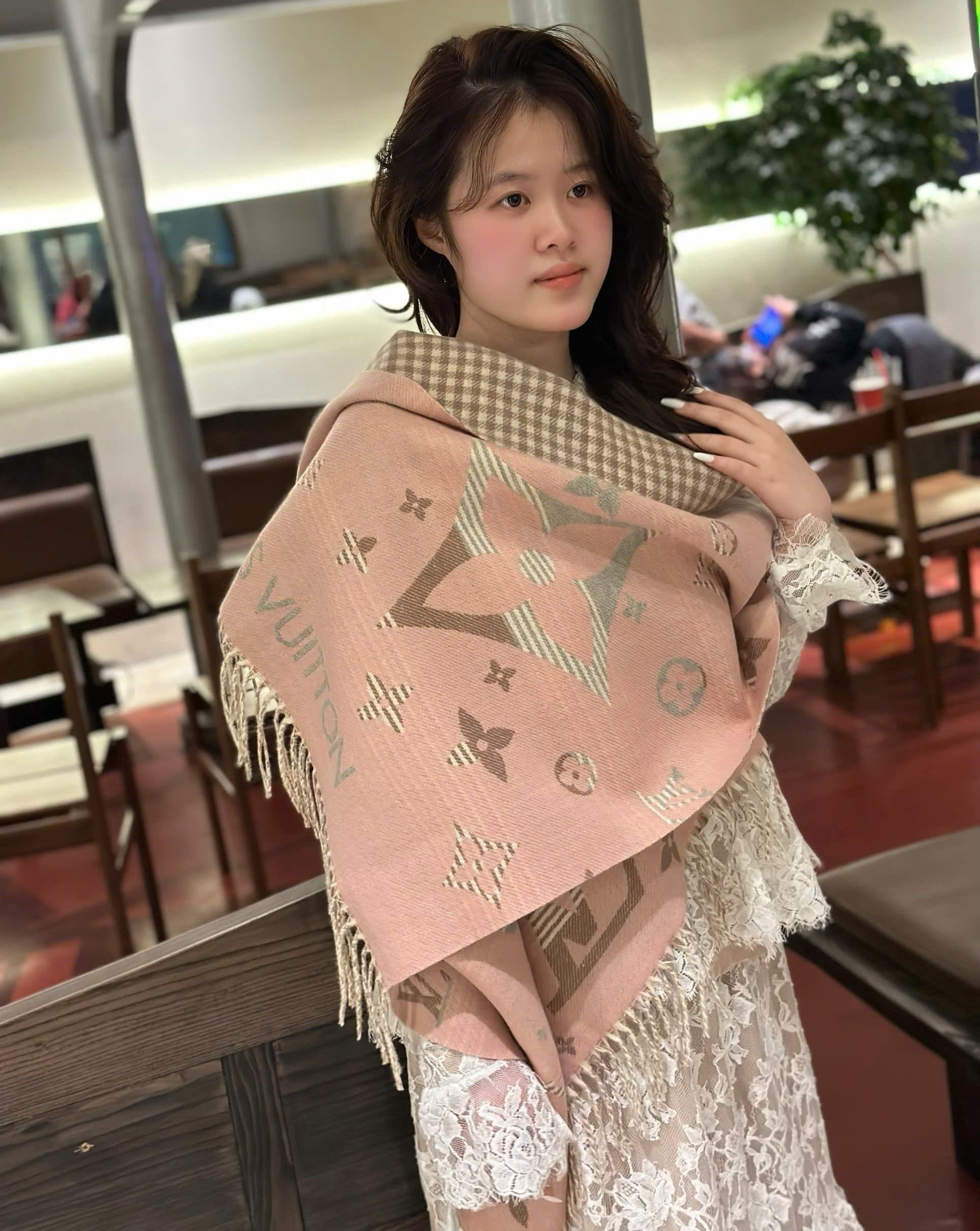 Khăn Quàng Cổ dài nữ LV Louis Vuitton Essential Scarf Các Loại 13