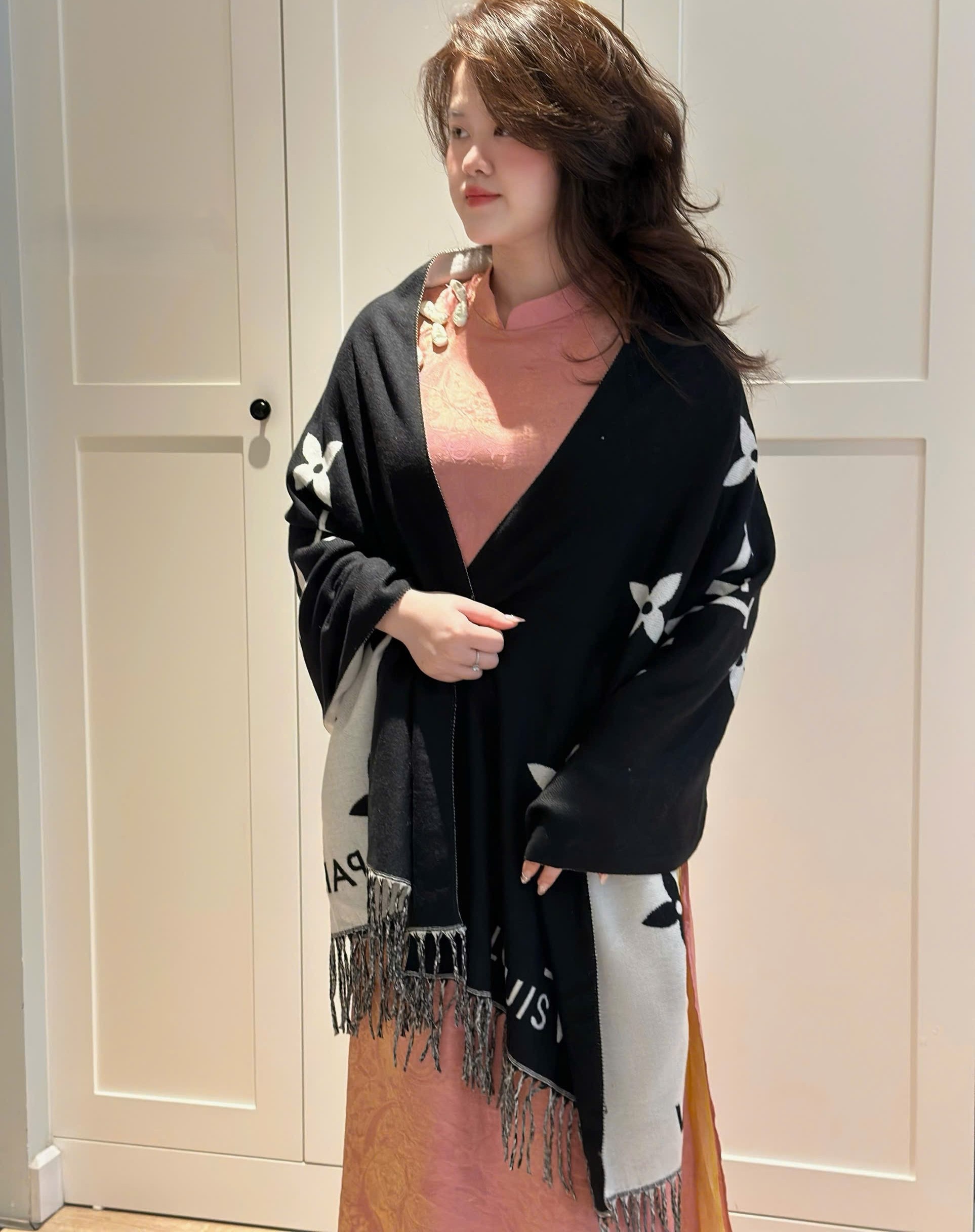 Khăn Quàng Cổ dài nữ LV Louis Vuitton Essential Scarf Các Loại 15