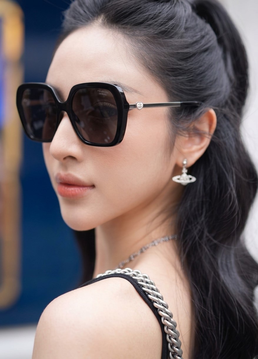 Kính mát Chanel Square Sunglasses Acetate Metal Frame Black Grey 5521 1