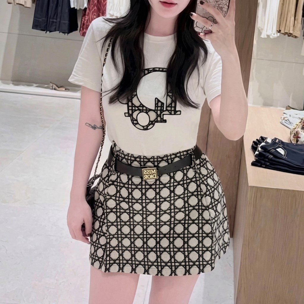Combo áo thun váy sọc kèm thắt lưng Dior 5
