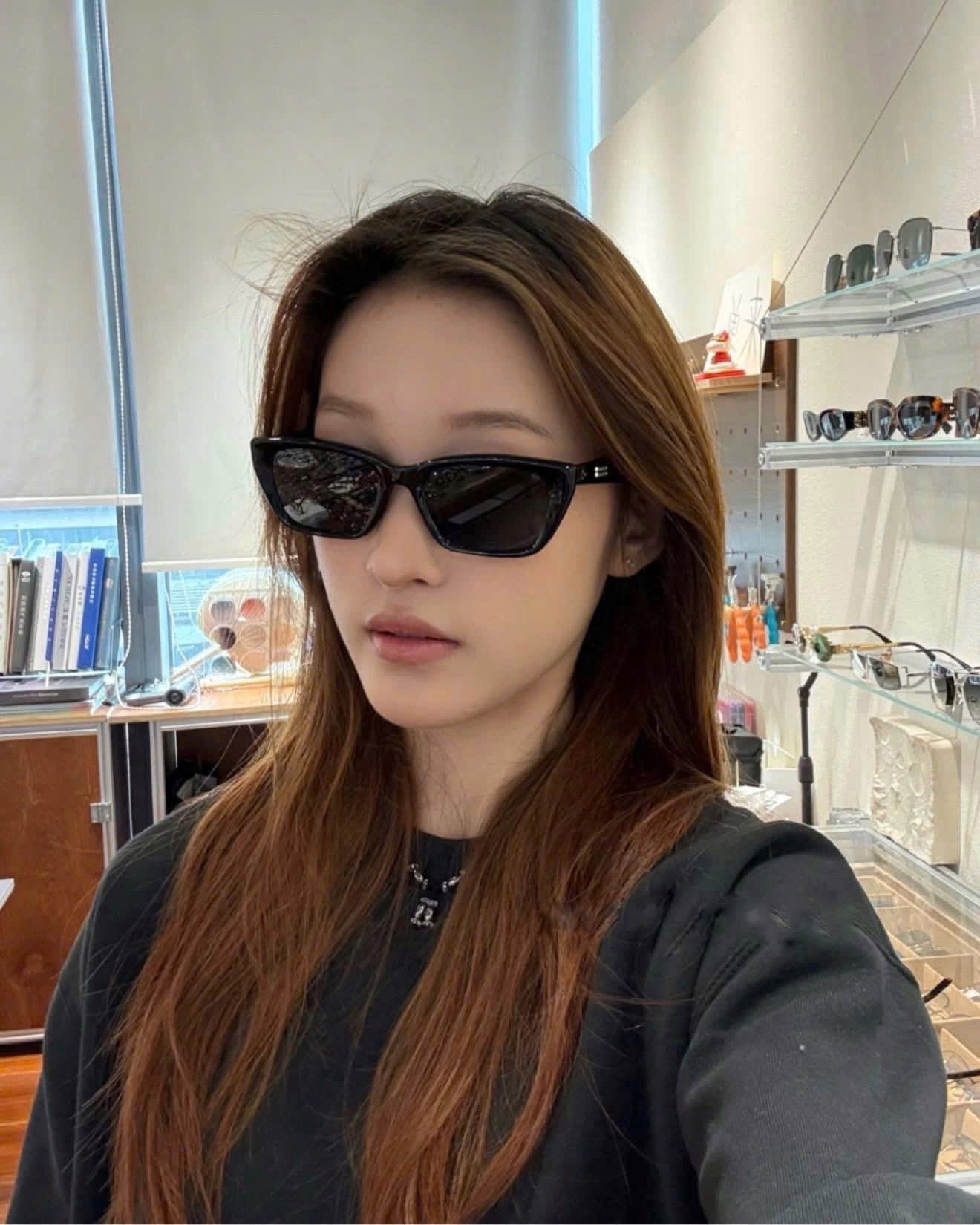 Kính mát Gentle Monster Sage 01 Cat-Eye Sunglasses in Black Acetate 2