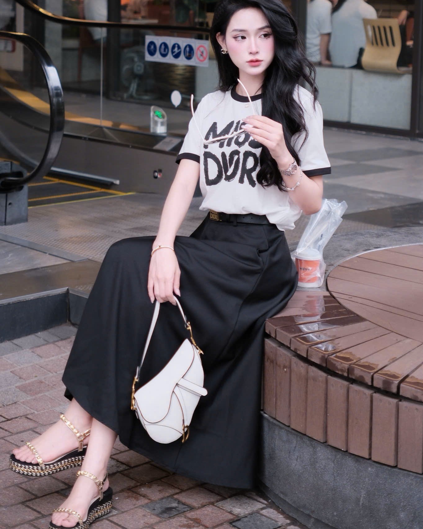 Combo áo thun váy dài đen kèm thắt lưng Miss Dior 3