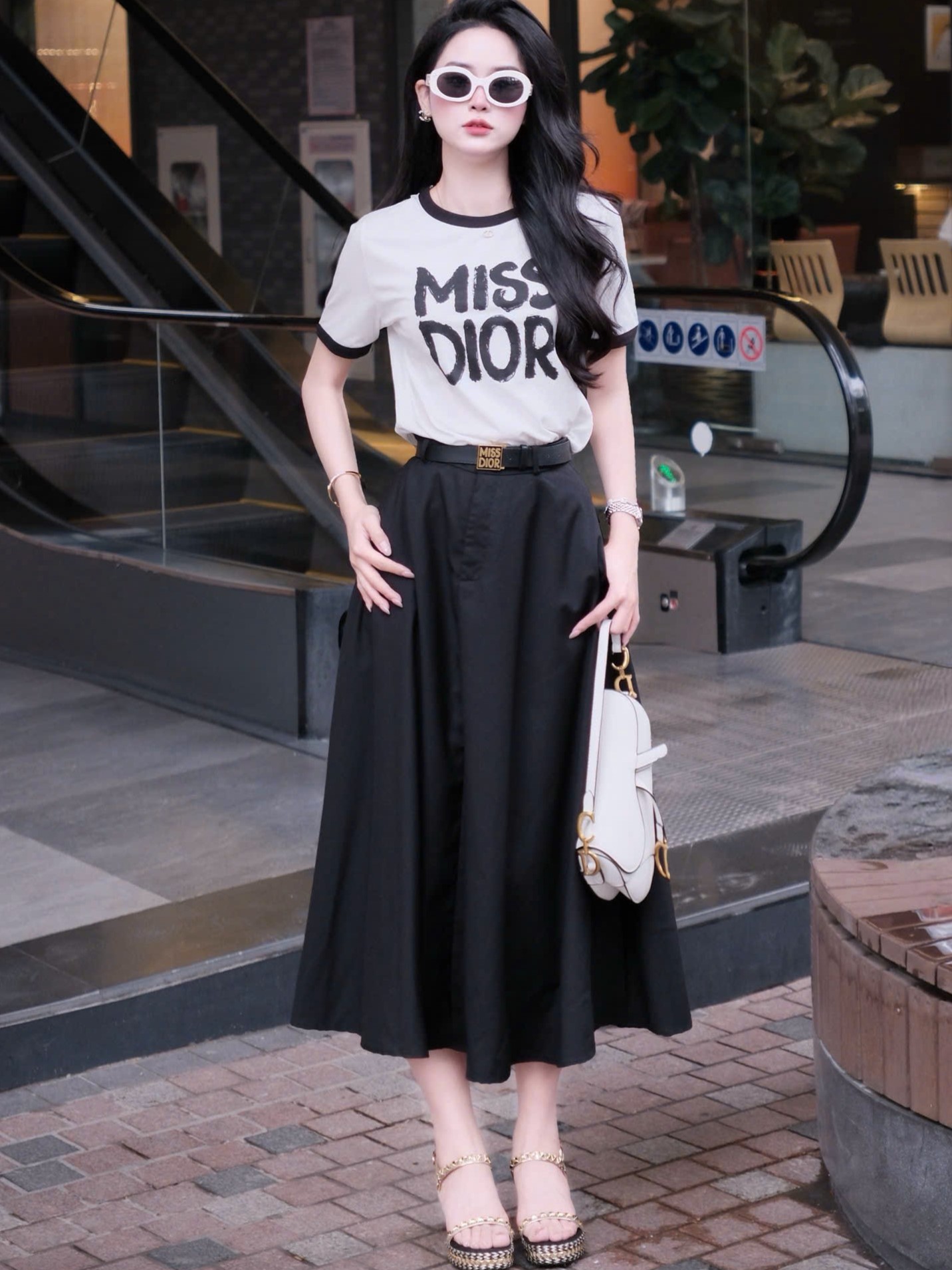 Combo áo thun váy dài đen kèm thắt lưng Miss Dior 8