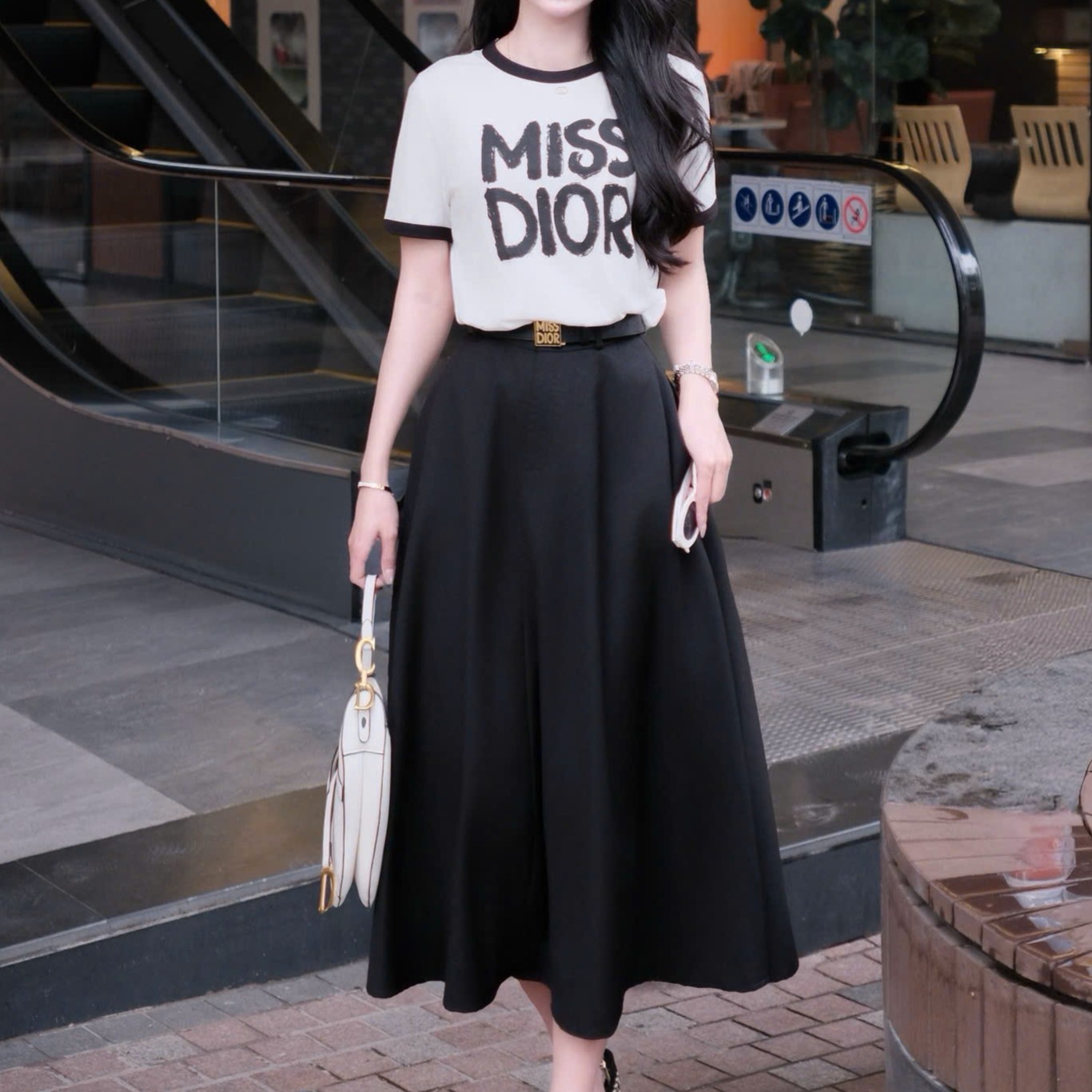Combo áo thun váy dài đen kèm thắt lưng Miss Dior 7
