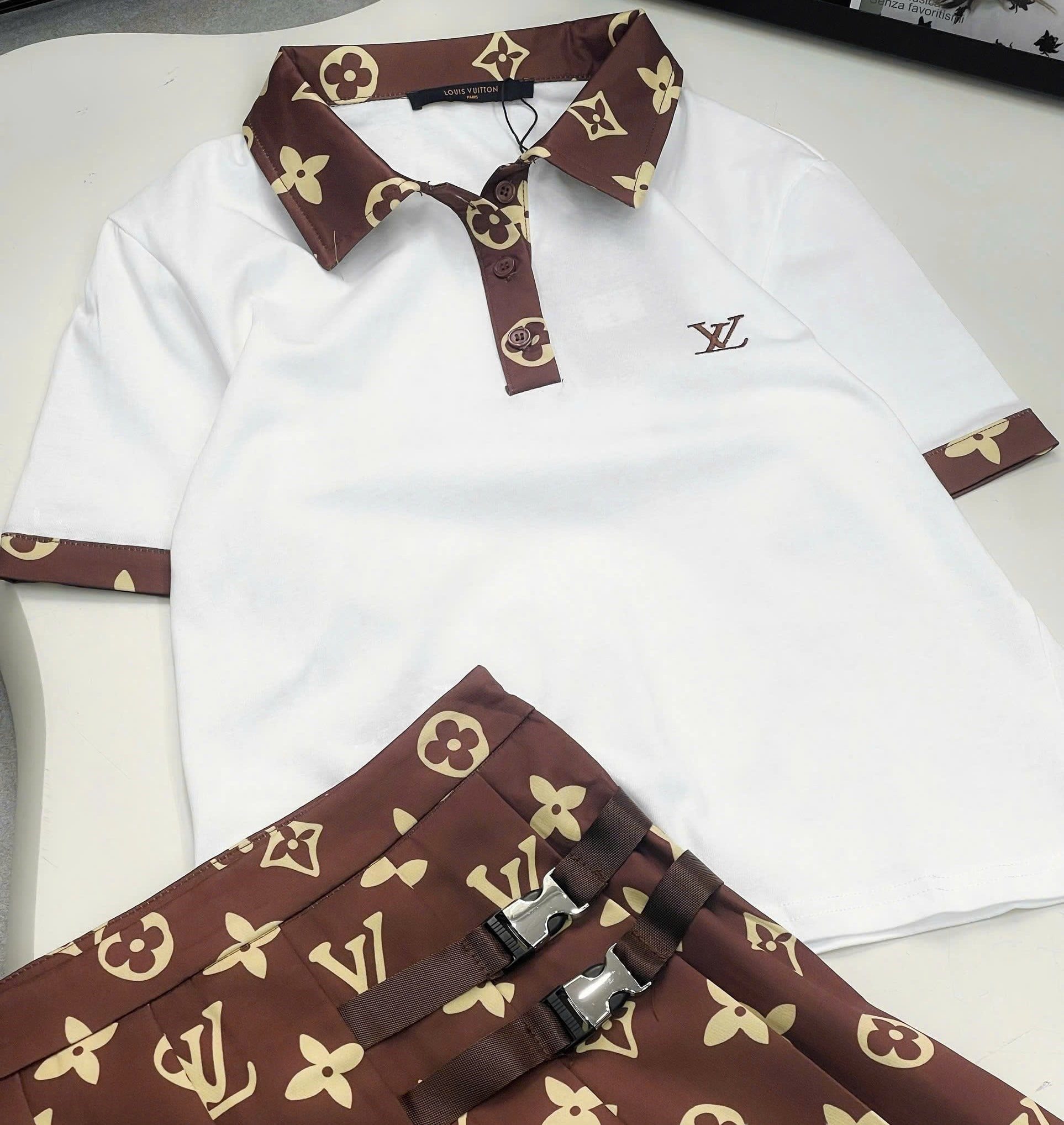 Combo áo thun có cổ váy xòe nâu LV 5