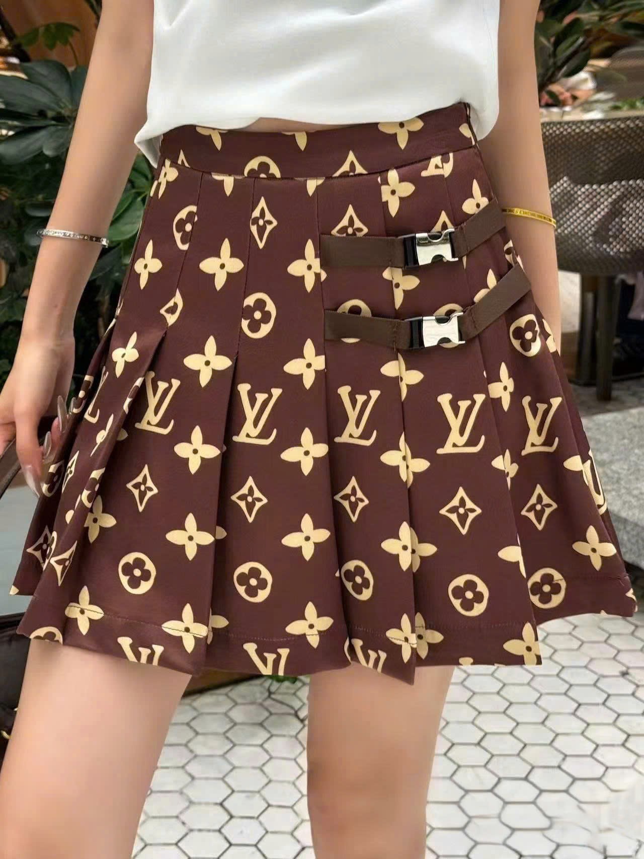 Combo áo thun có cổ váy xòe nâu LV 9