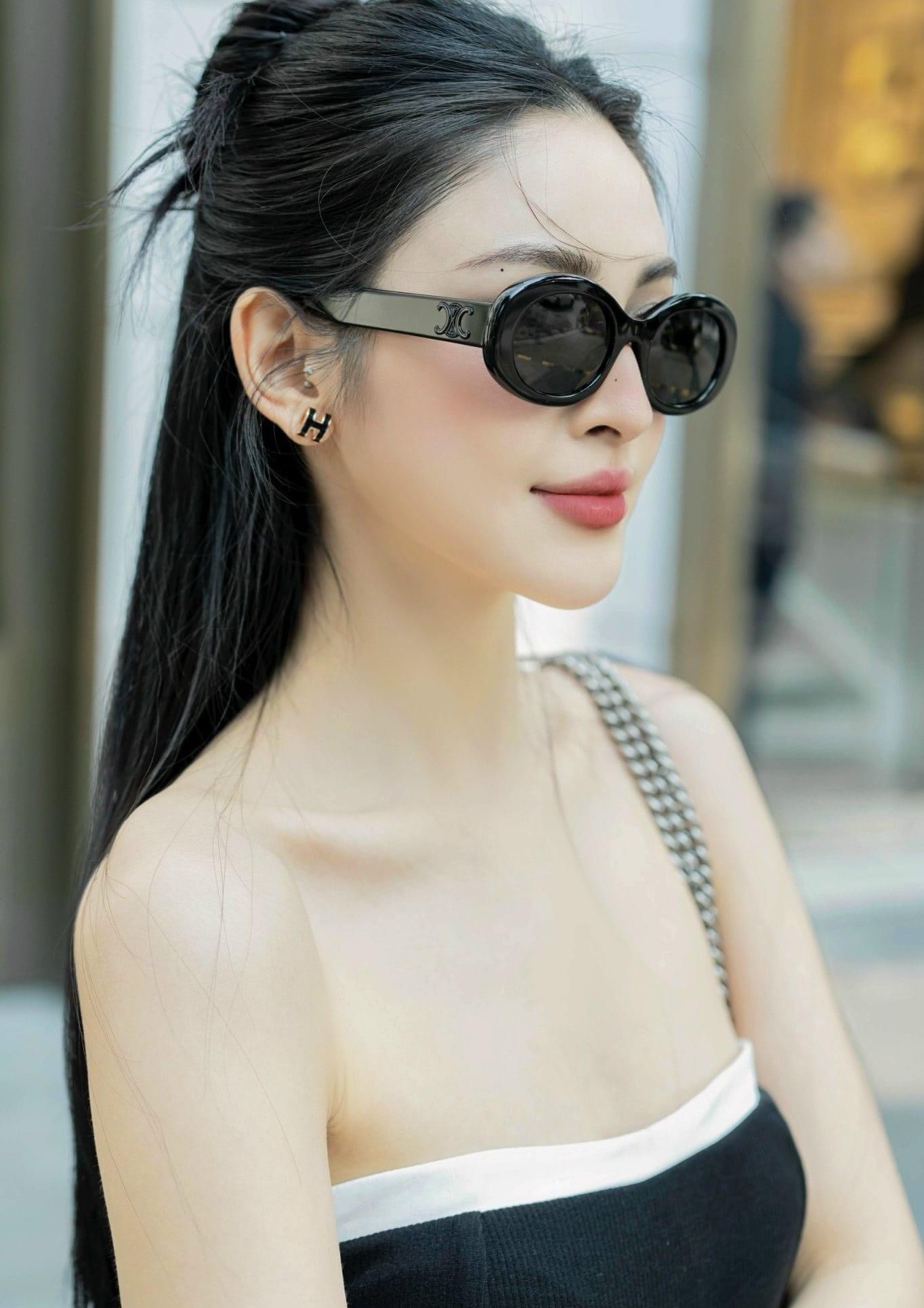 Mắt kính nữ Celine Triomphe 01 Sunglasses In Oval Black Acetate Frame 9