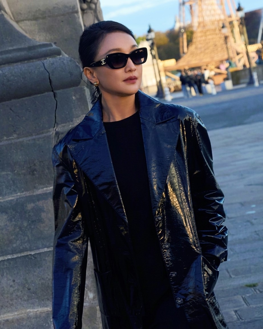 Mắt kính Nữ Chanel Rectangle Black Acetate Sunglasses 5493 2