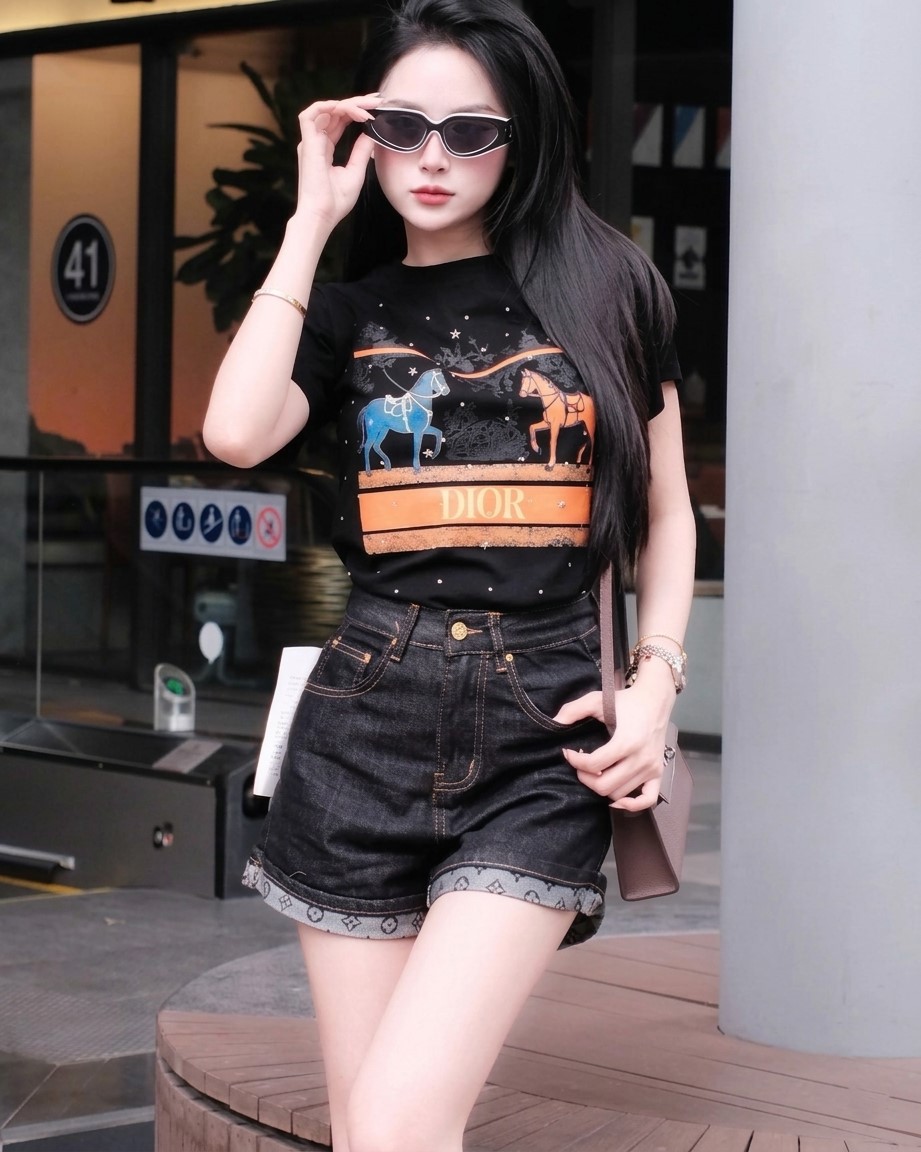 Áo thun Dior trắng đen họa tiết ngựa đính đá 6