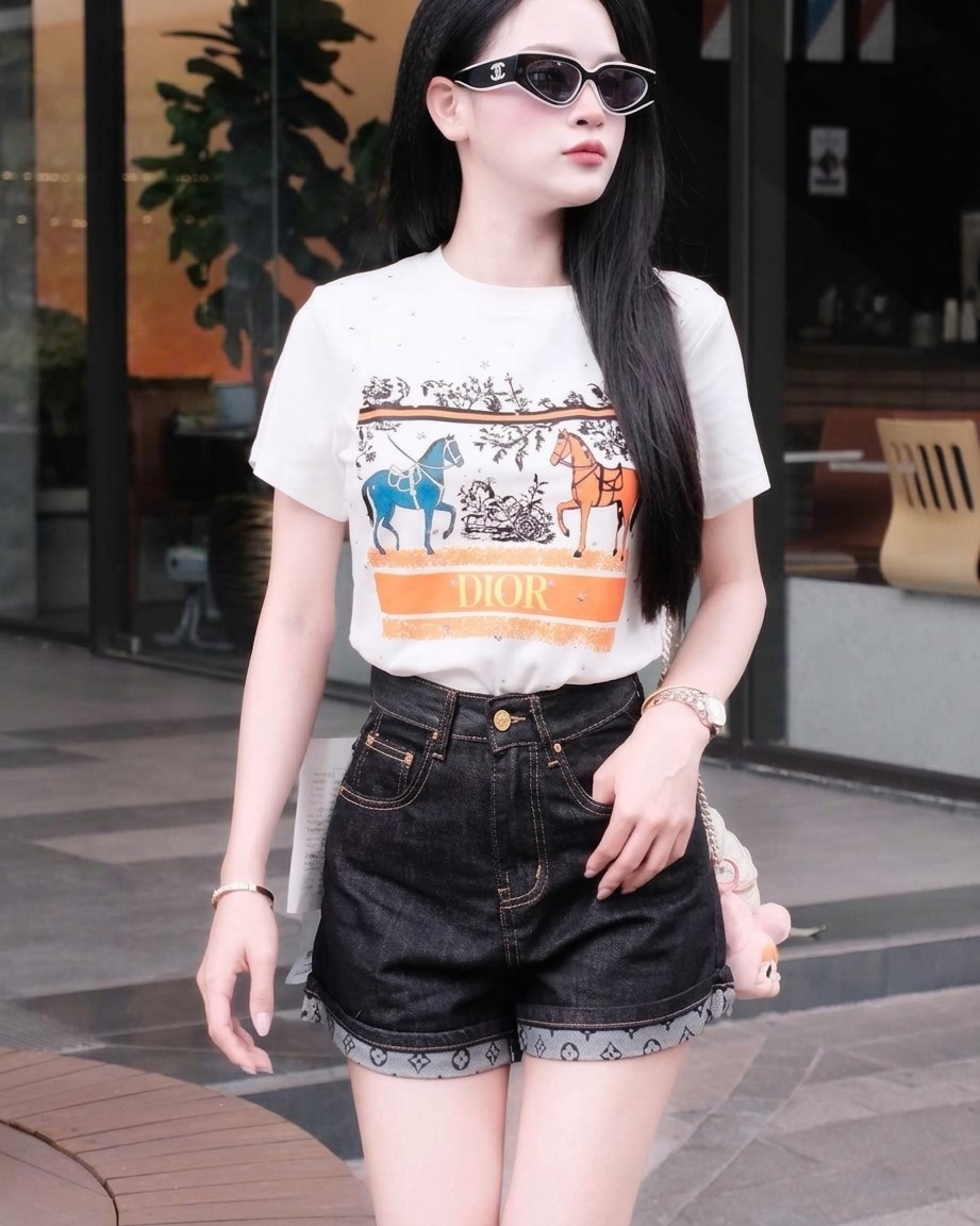 Áo thun Dior trắng đen họa tiết ngựa đính đá 7
