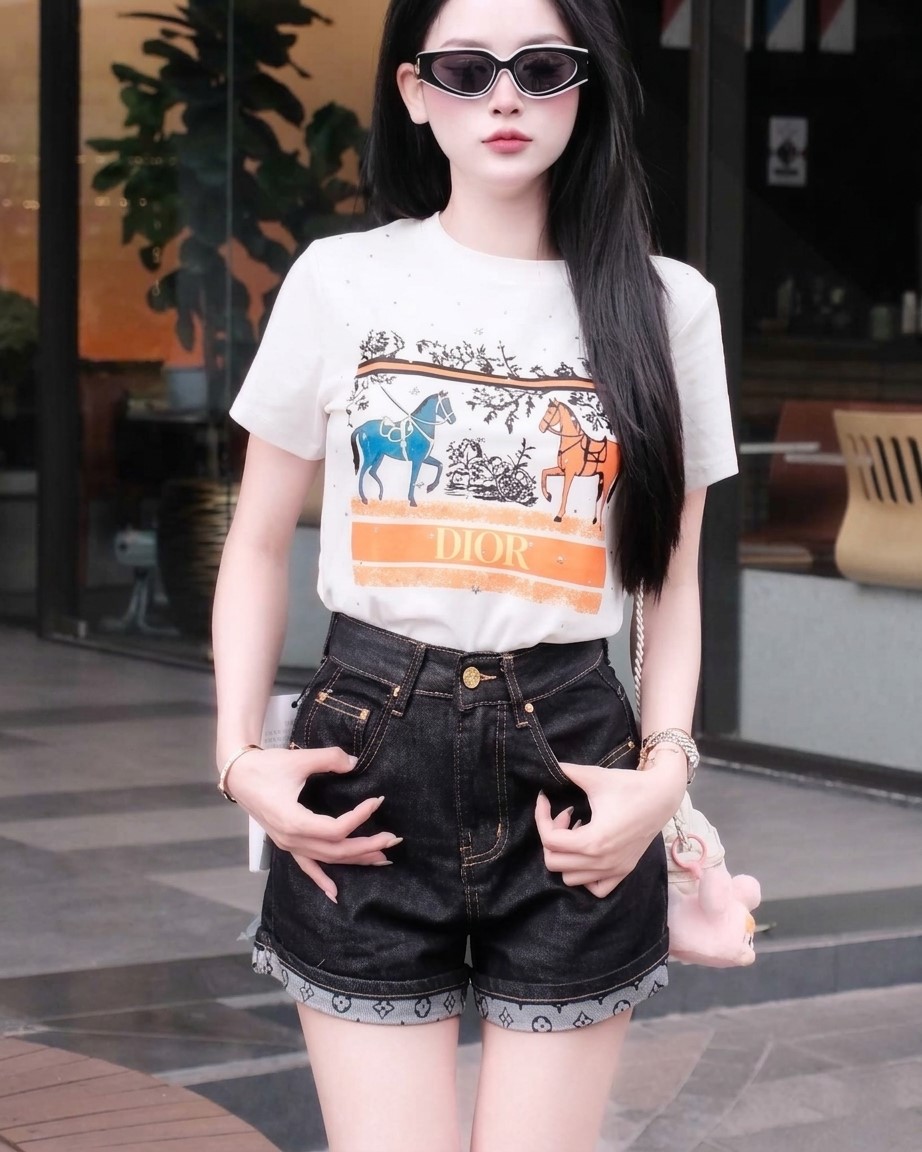 Áo thun Dior trắng đen họa tiết ngựa đính đá 8