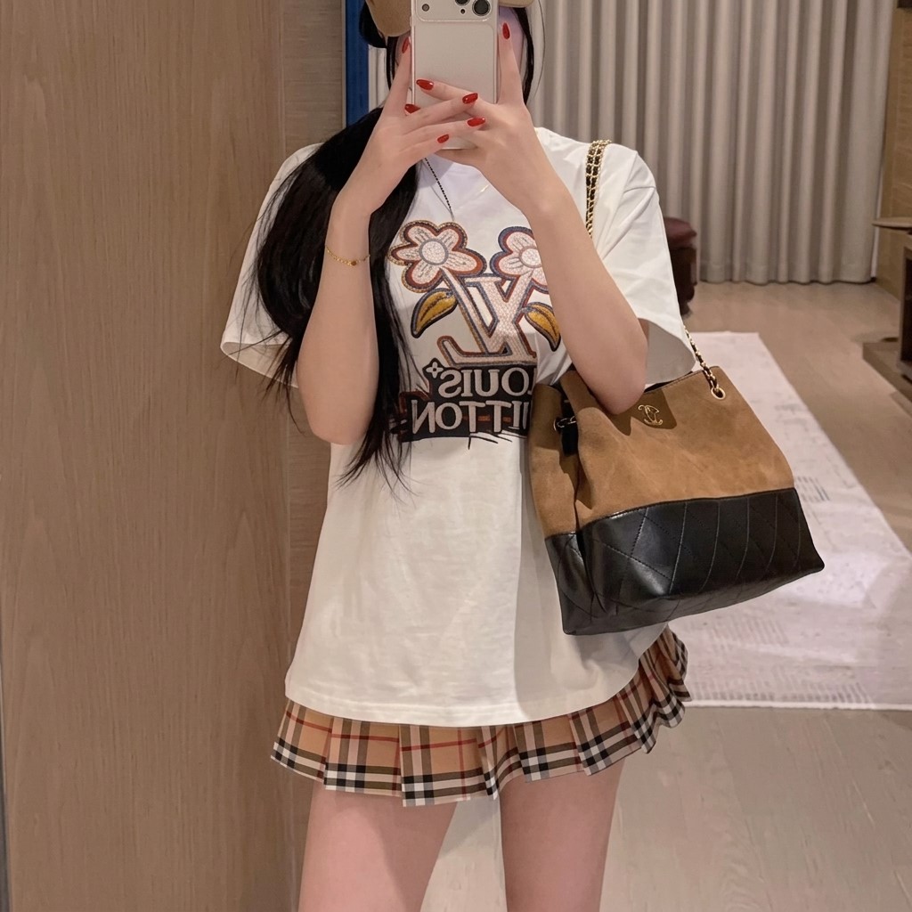 Áo thun trắng nữ phom rông thêu hoa LV 7