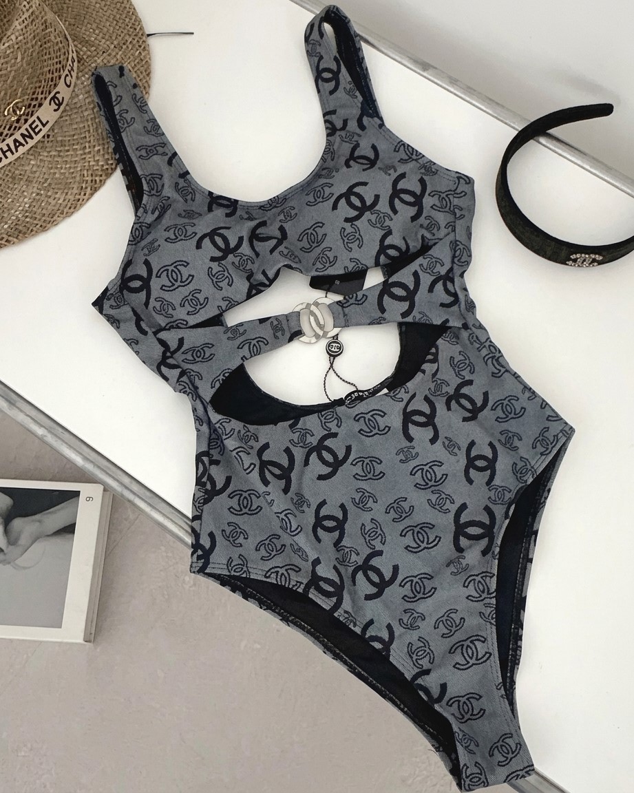 Bikini 1 mảnh xám Chanel 3
