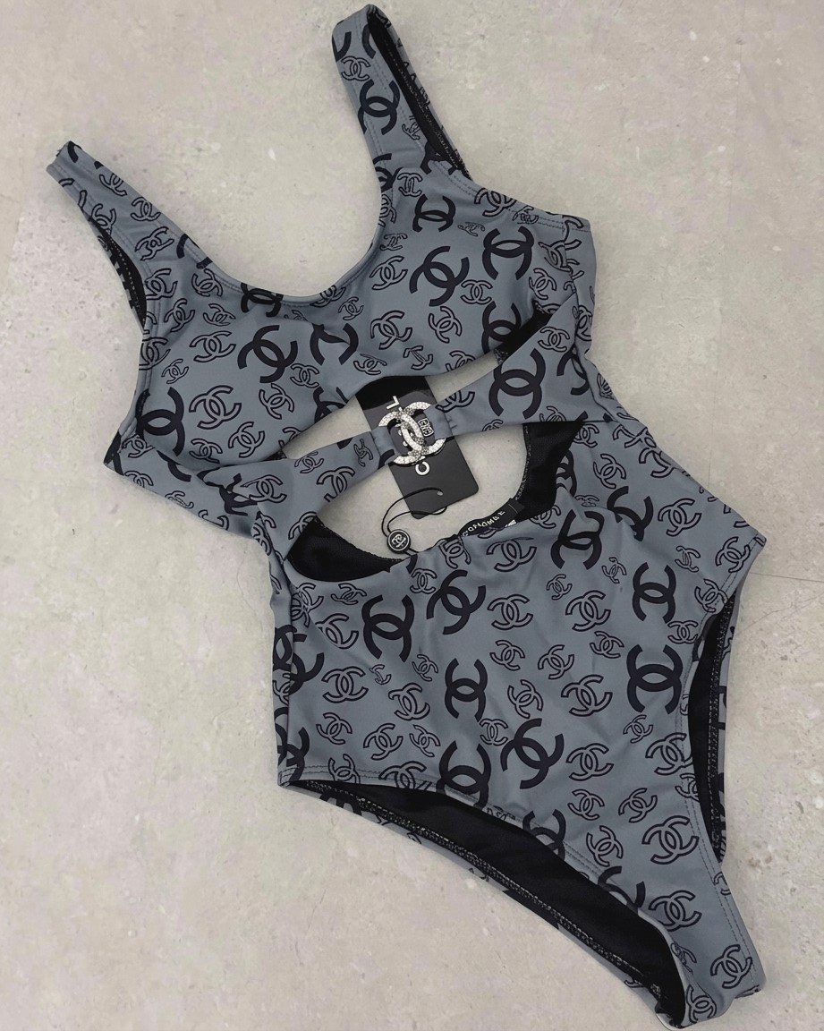 Bikini 1 mảnh xám Chanel 6