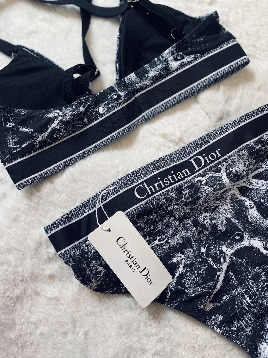 Áo tắm nữ hai mảnh họa tiết hãng Dior 3