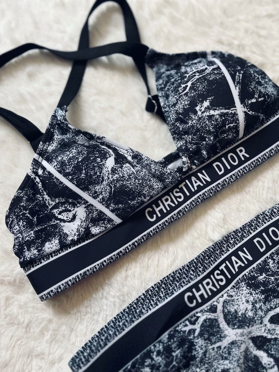 Áo tắm nữ hai mảnh họa tiết hãng Dior 6