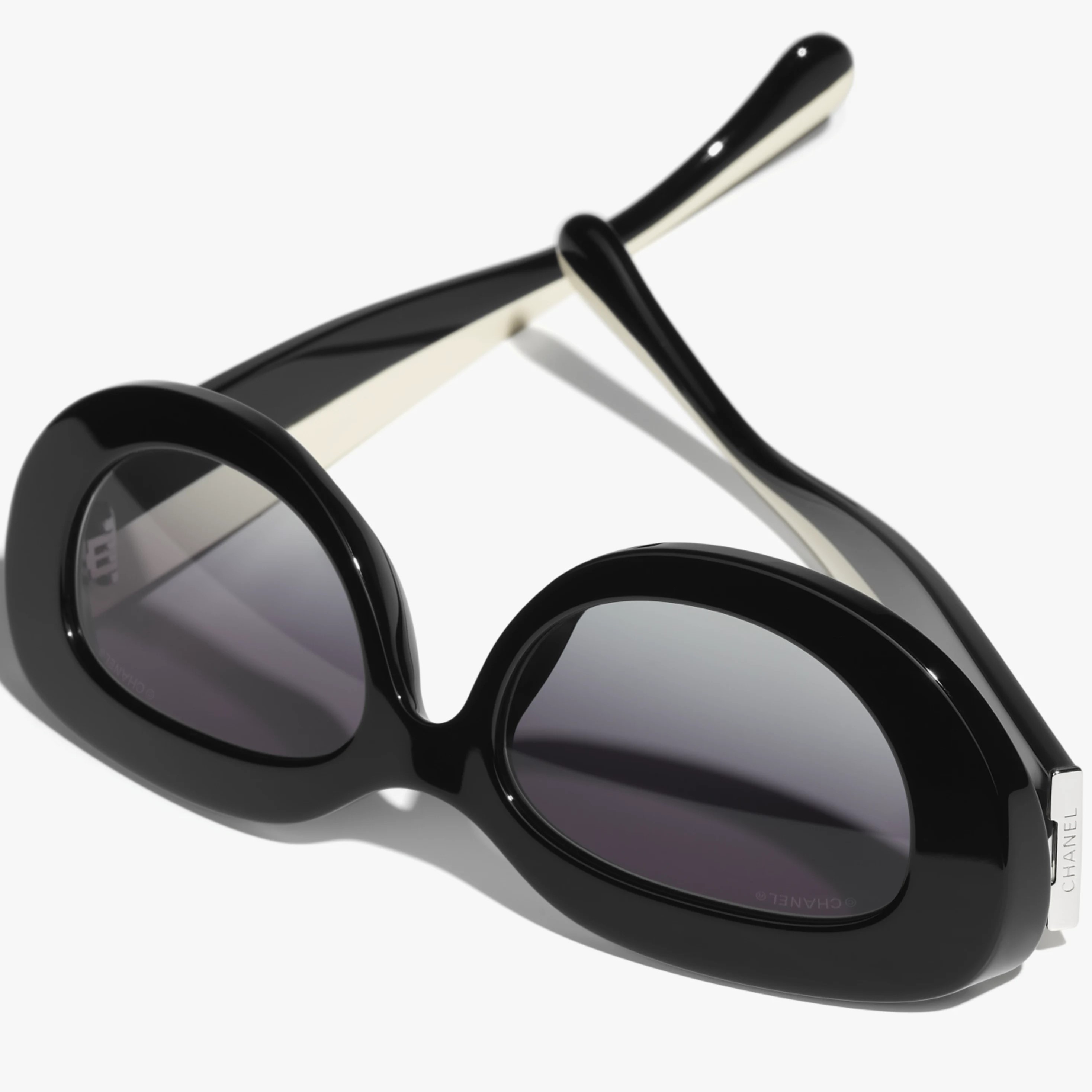 Kính mát Chanel Oval sunglasses Black Acetate Frame Gray Lenses 5562B 5