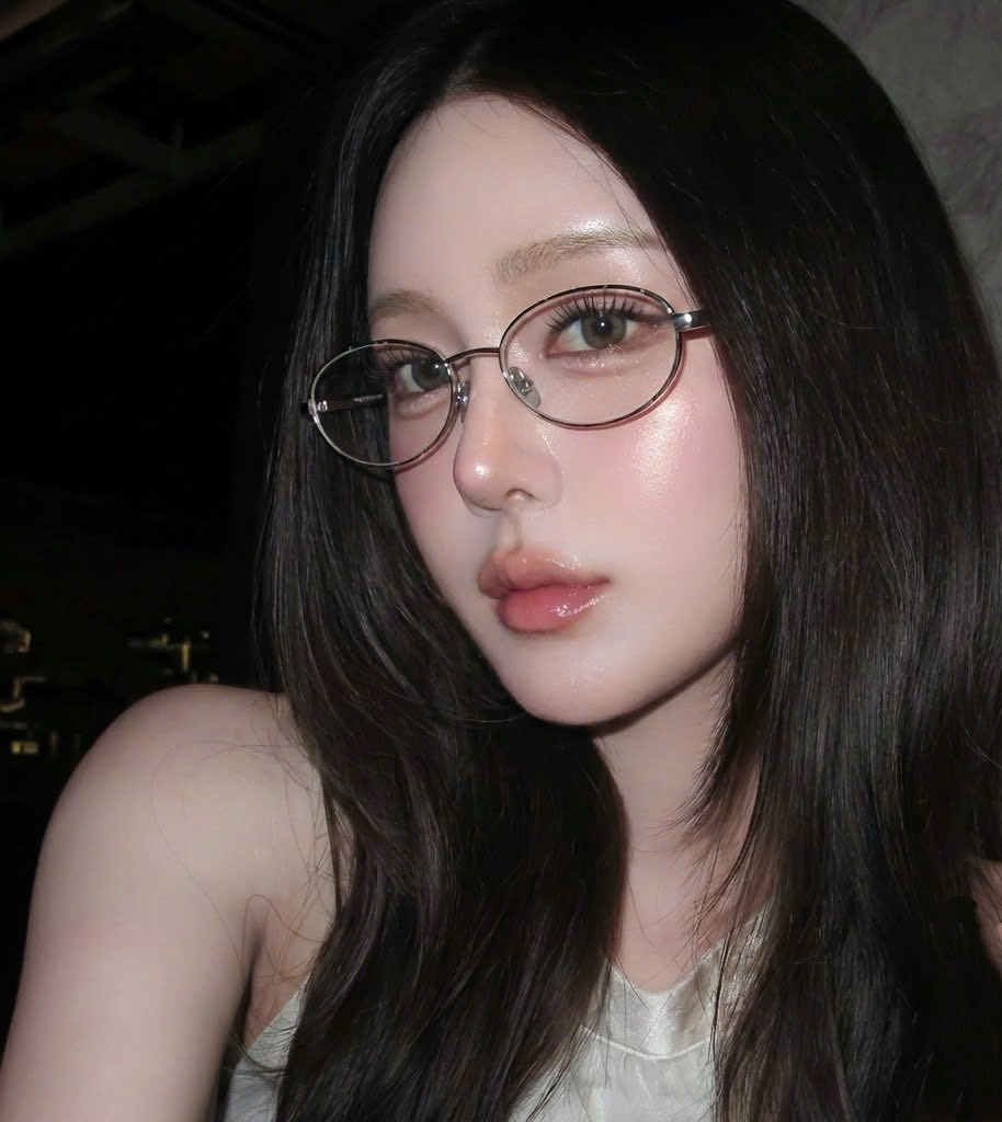 Kính mát gọng kim loại Chanel Oval Silver Frame Eyeglasses 7