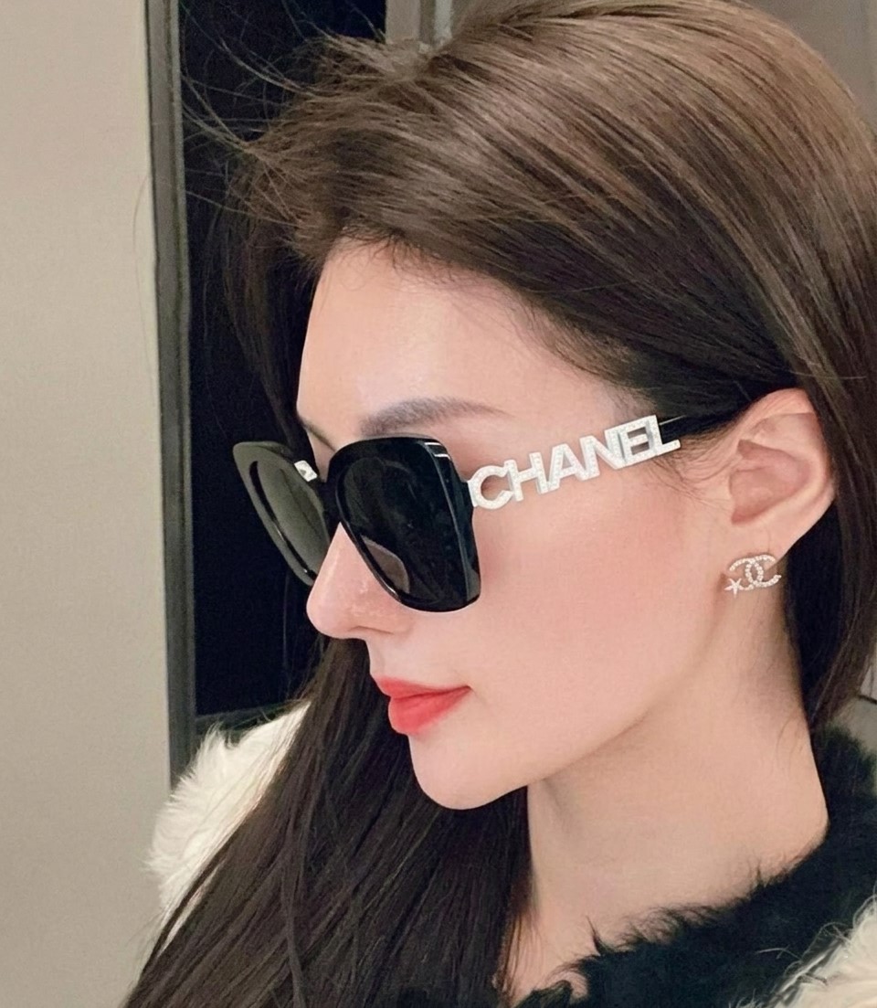 Kính mát Chanel Square Sunglasses Black Acetate Frame Grey Lenses CH5422B 3