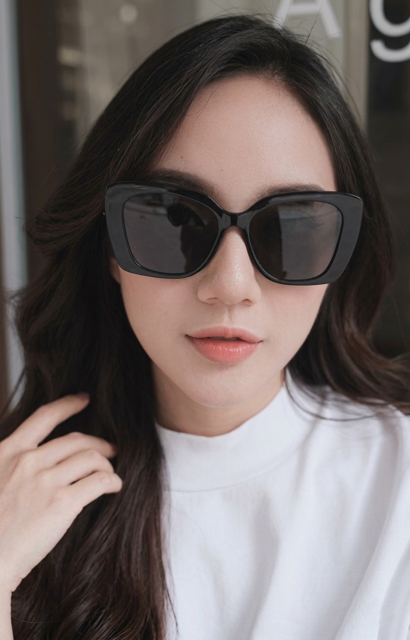 Kính mát Chanel Square Sunglasses Black Acetate Frame Grey Lenses CH5422B 8