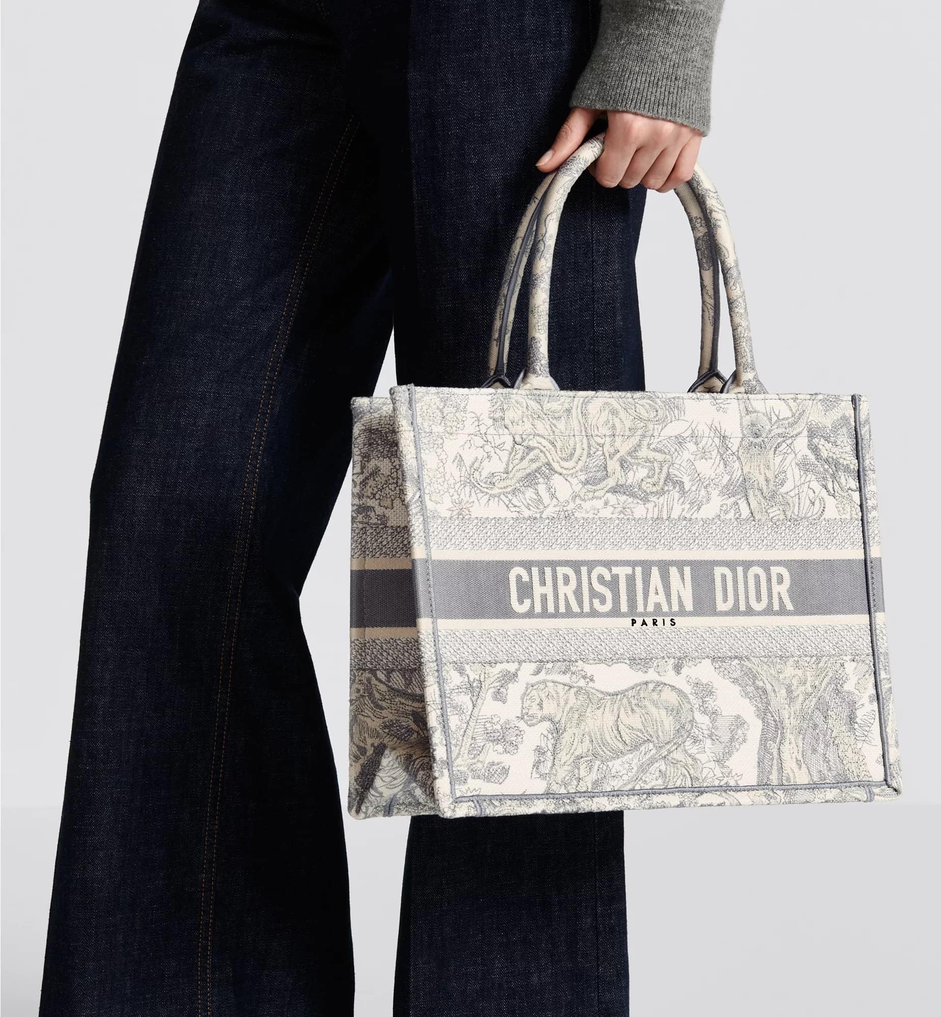Túi nữ Medium Dior Book Tote Ecru and Gray Toile de Jouy Embroidery 9
