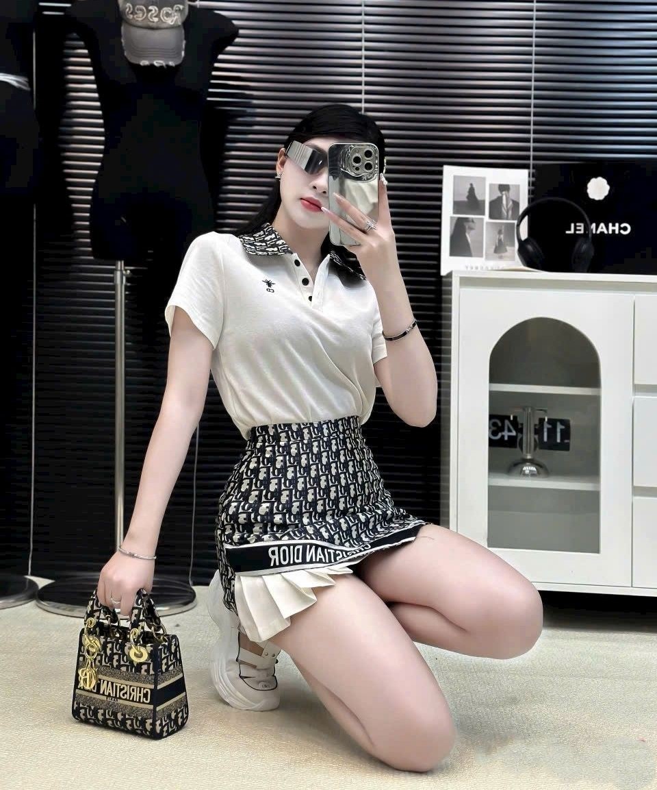 Combo áo thun cổ polo váy vải ngắn Dior 1