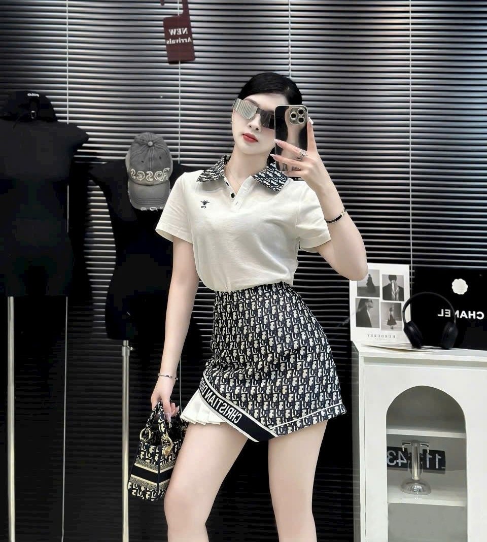 Combo áo thun cổ polo váy vải ngắn Dior 3